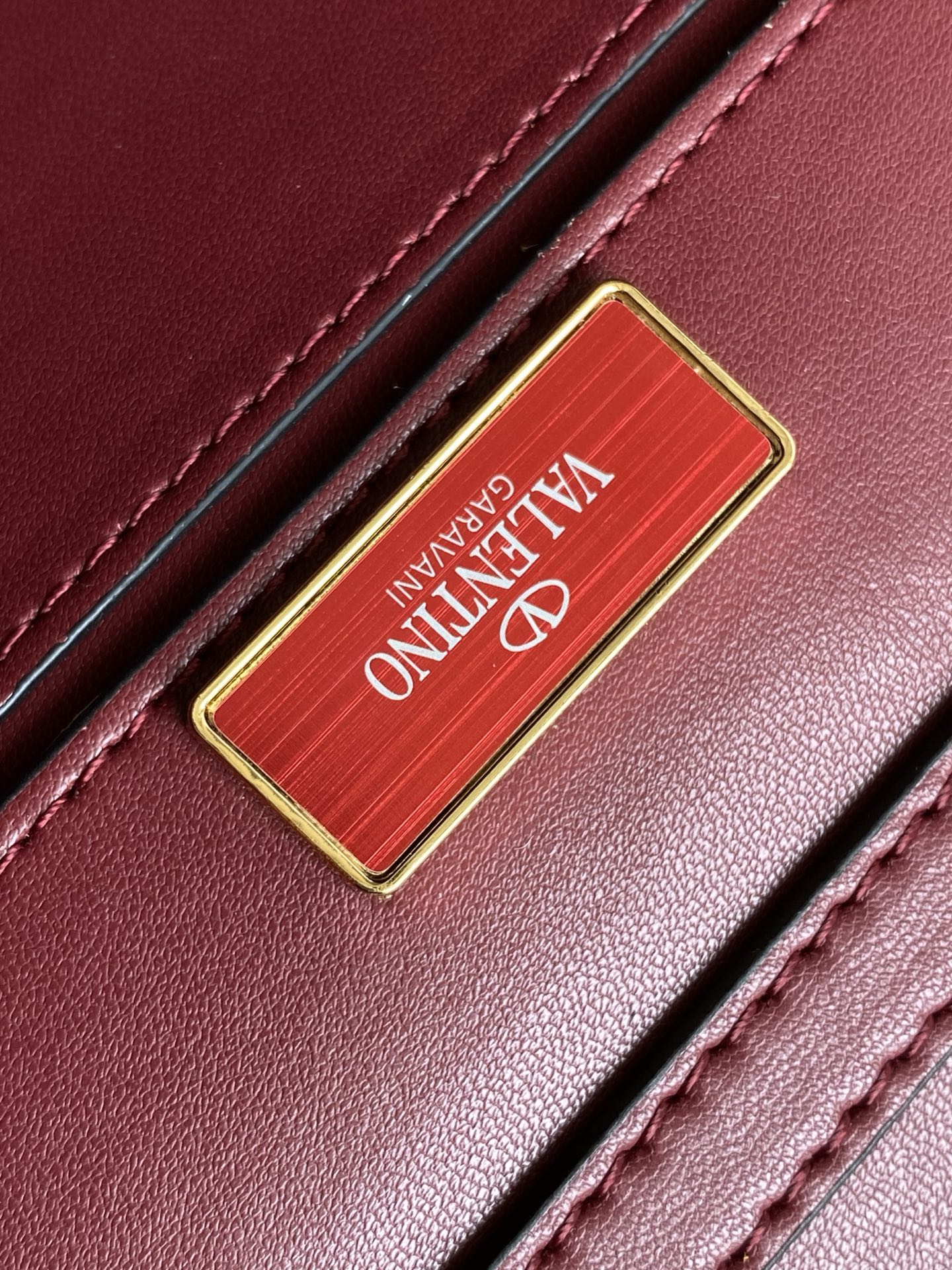 🆕大号蛇纹LOCÒ仿水晶装饰手袋 -VLogo Signature施华洛世奇®仿水晶装饰 -配可拆卸提手