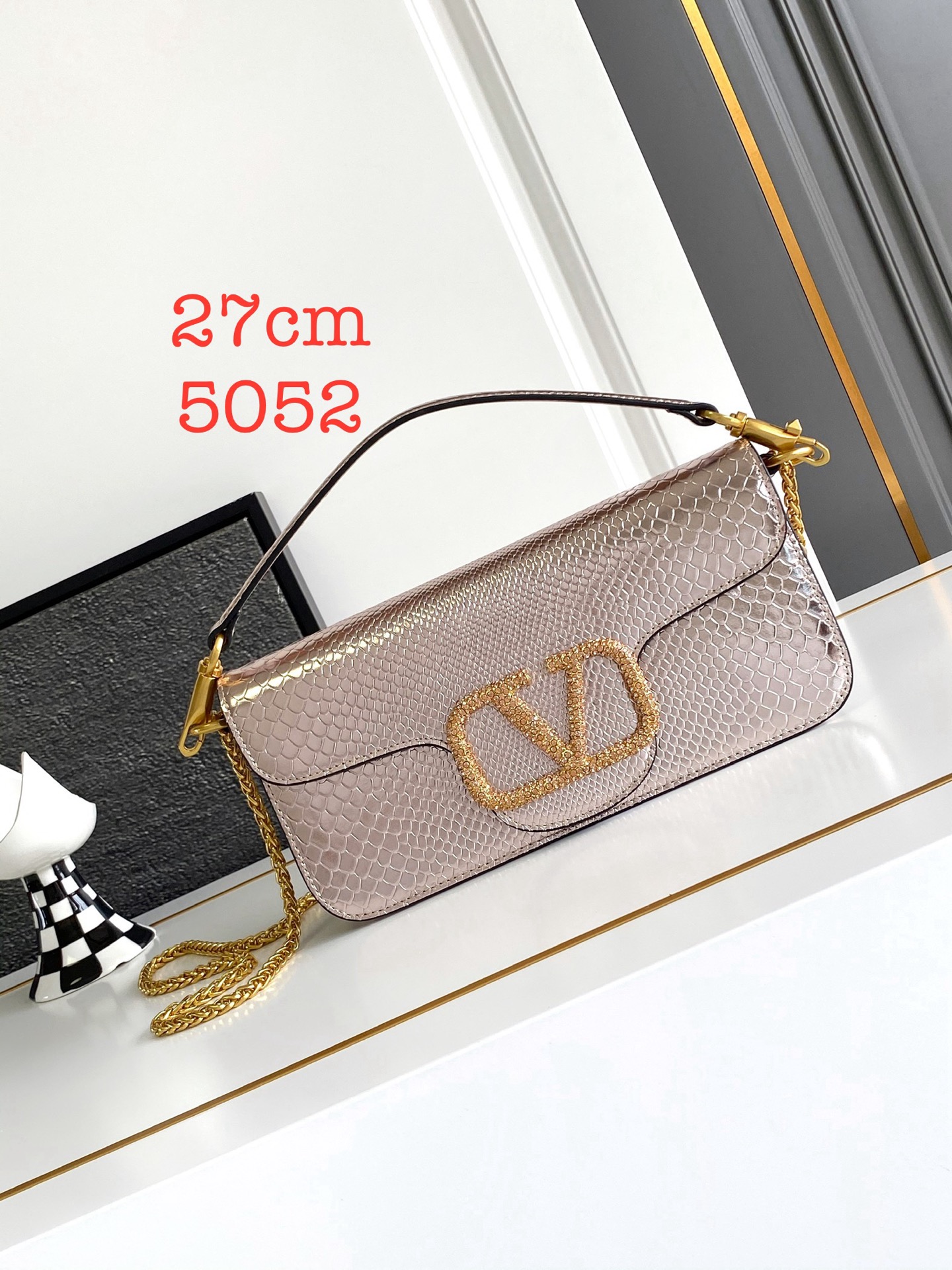 🆕大号蛇纹LOCÒ仿水晶装饰手袋 -VLogo Signature施华洛世奇®仿水晶装饰 -配可拆卸提手