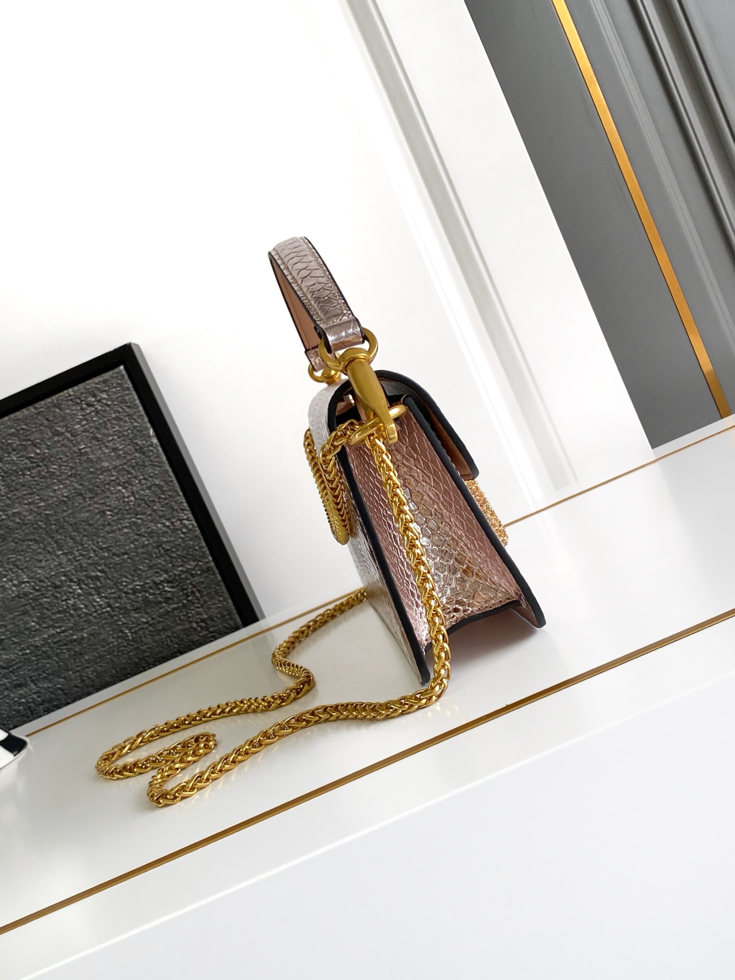 🆕大号蛇纹LOCÒ仿水晶装饰手袋 -VLogo Signature施华洛世奇®仿水晶装饰 -配可拆卸提手