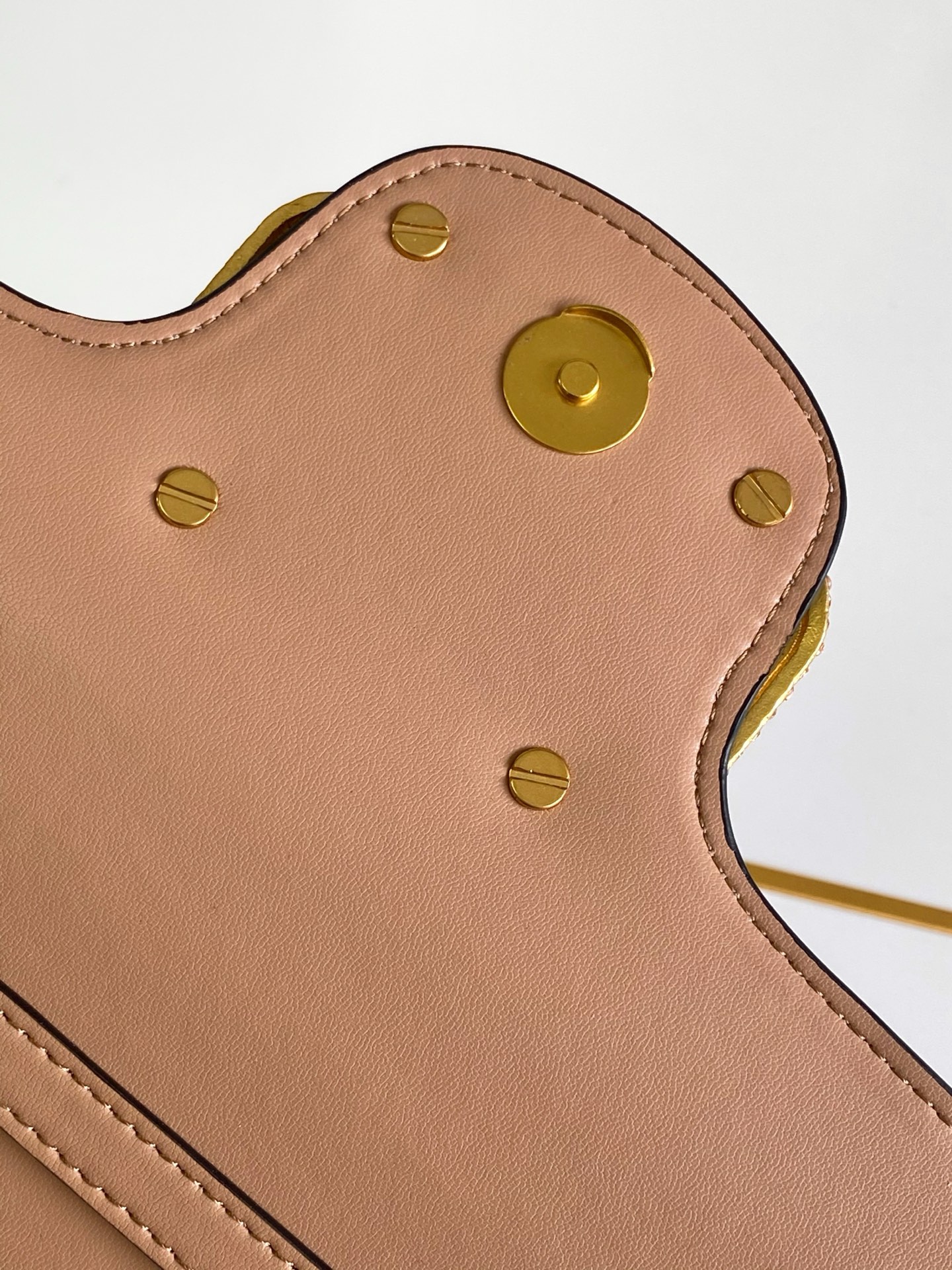 🆕大号蛇纹LOCÒ仿水晶装饰手袋 -VLogo Signature施华洛世奇®仿水晶装饰 -配可拆卸提手