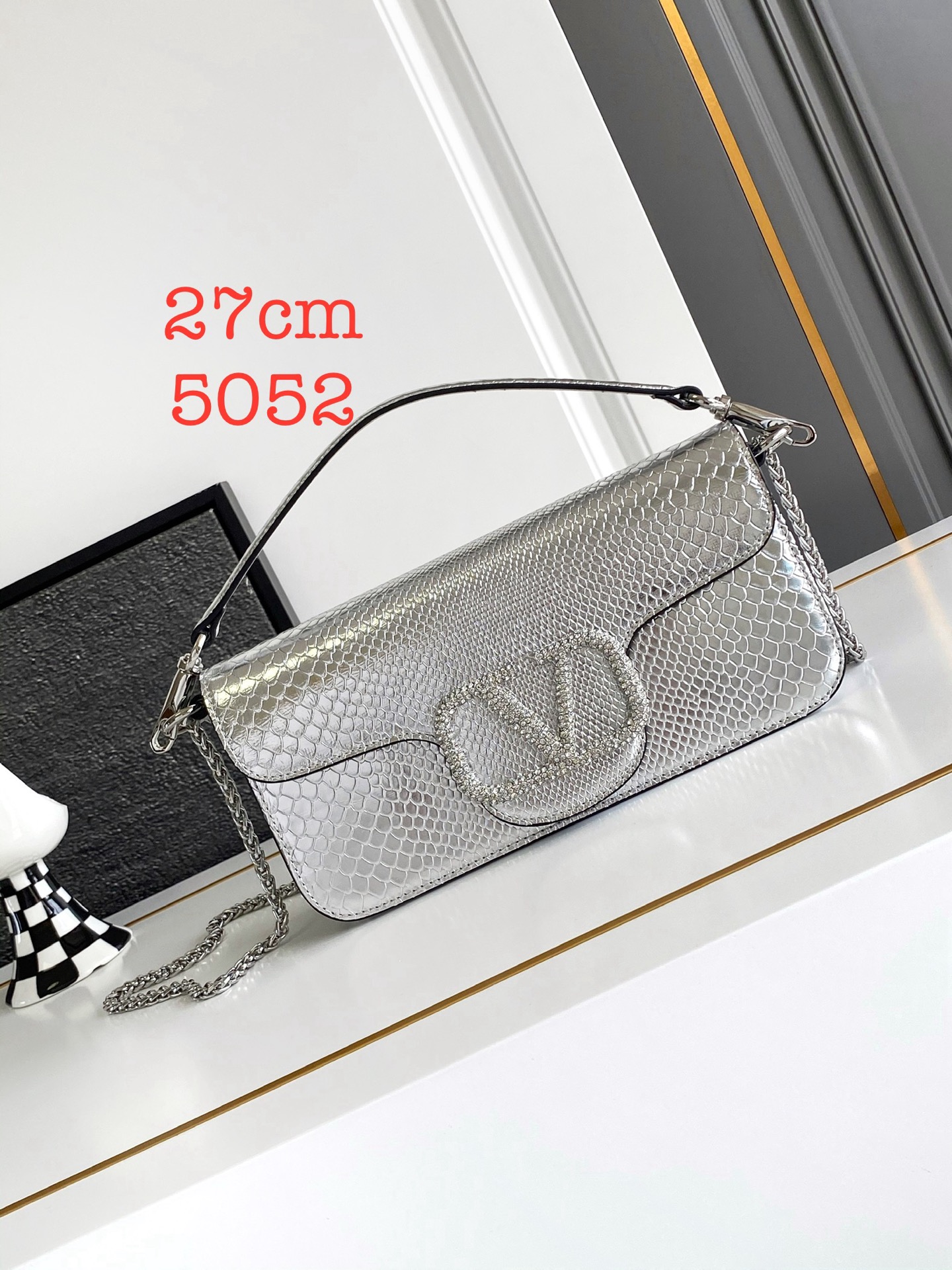 🆕大号蛇纹LOCÒ仿水晶装饰手袋 -VLogo Signature施华洛世奇®仿水晶装饰 -配可拆卸提手