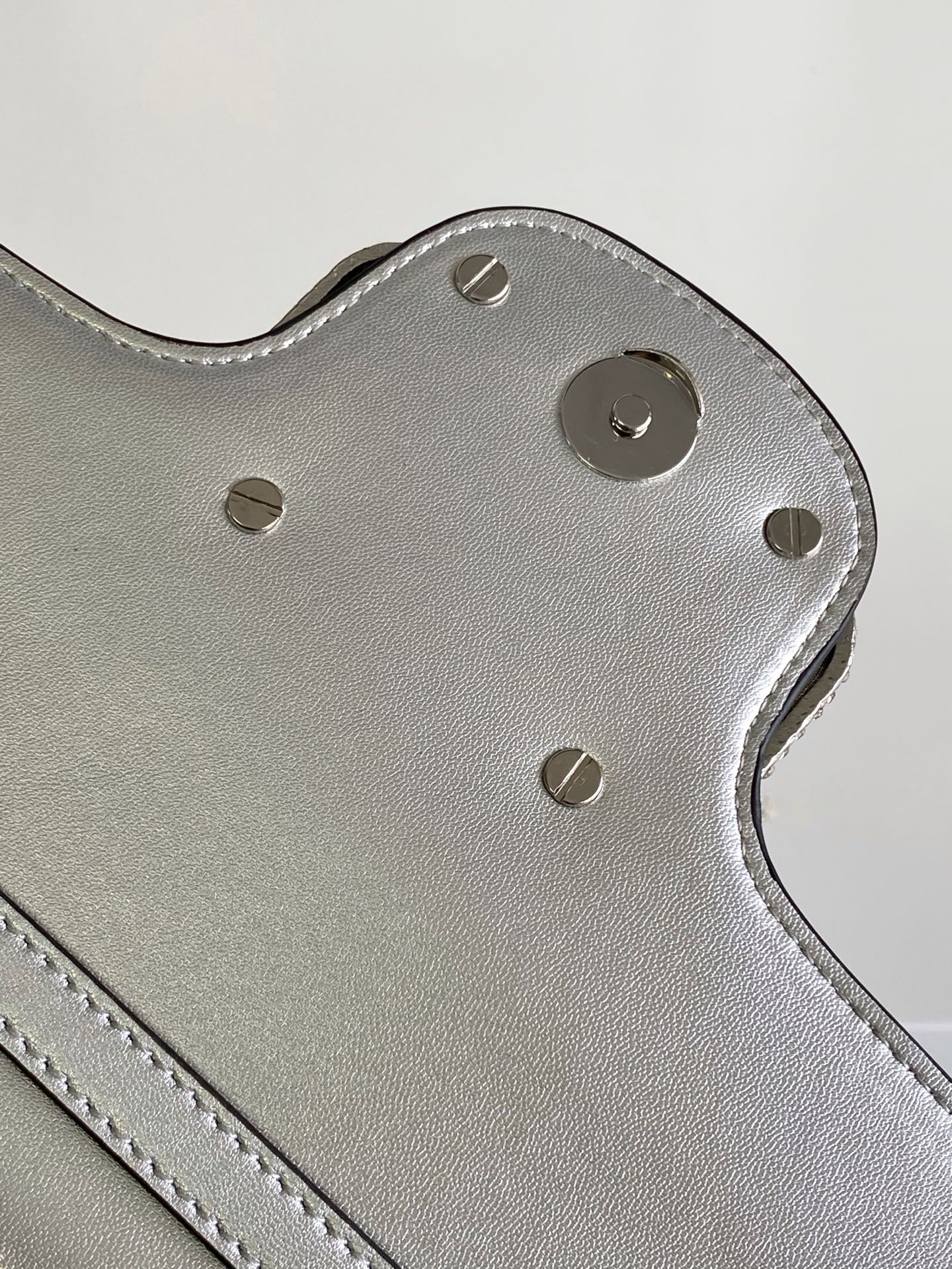 🆕大号蛇纹LOCÒ仿水晶装饰手袋 -VLogo Signature施华洛世奇®仿水晶装饰 -配可拆卸提手