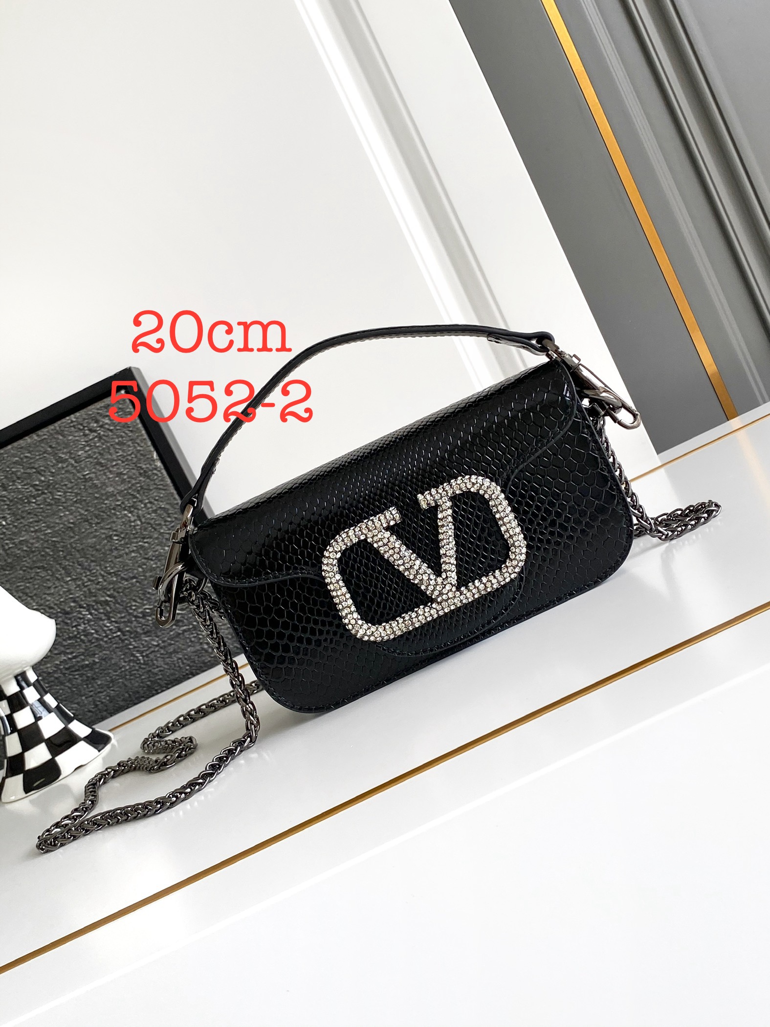 🆕小里蛇纹LOCÒ仿水晶装饰手袋 -VLogo Signature施华洛世奇®仿水晶装饰 -配可拆卸提手