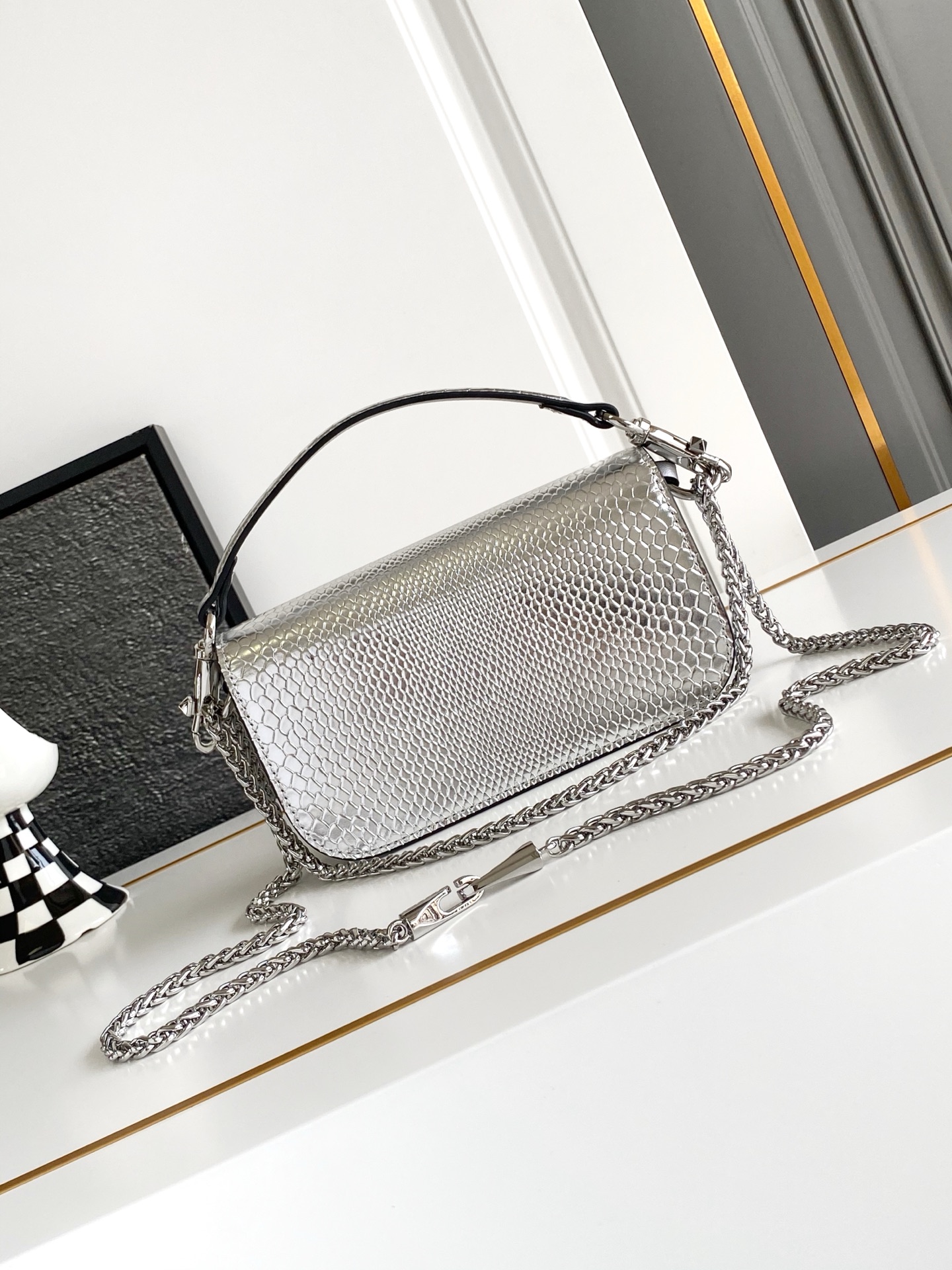 🆕小号蛇纹LOCÒ仿水晶装饰手袋 -VLogo Signature施华洛世奇®仿水晶装饰 -配可拆卸提手