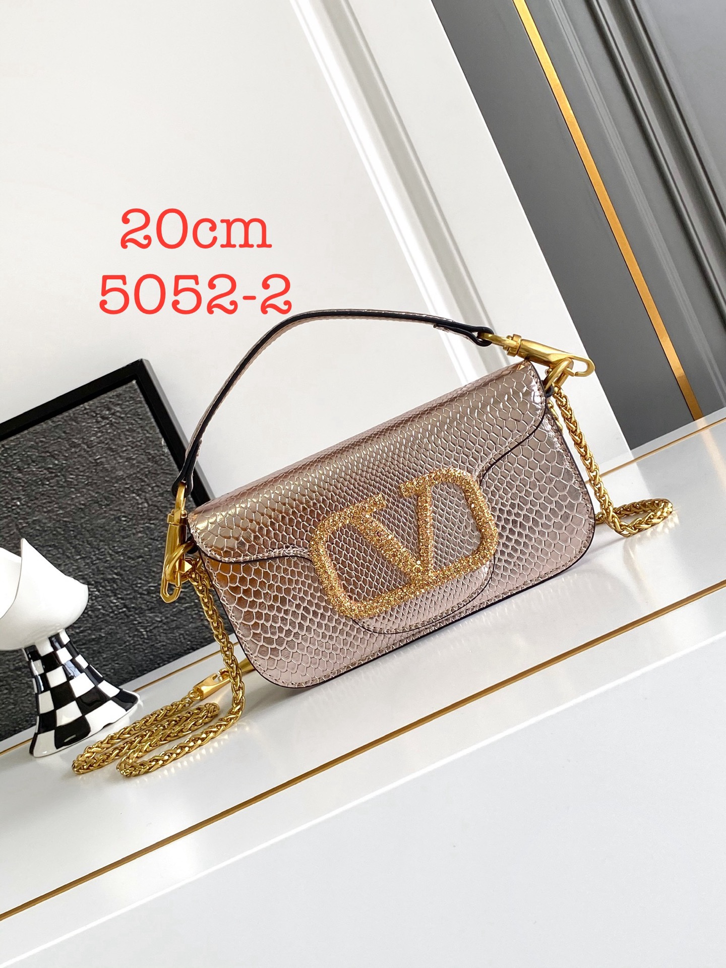 🆕小号蛇纹LOCÒ仿水晶装饰手袋 -VLogo Signature施华洛世奇®仿水晶装饰 -配可拆卸提手