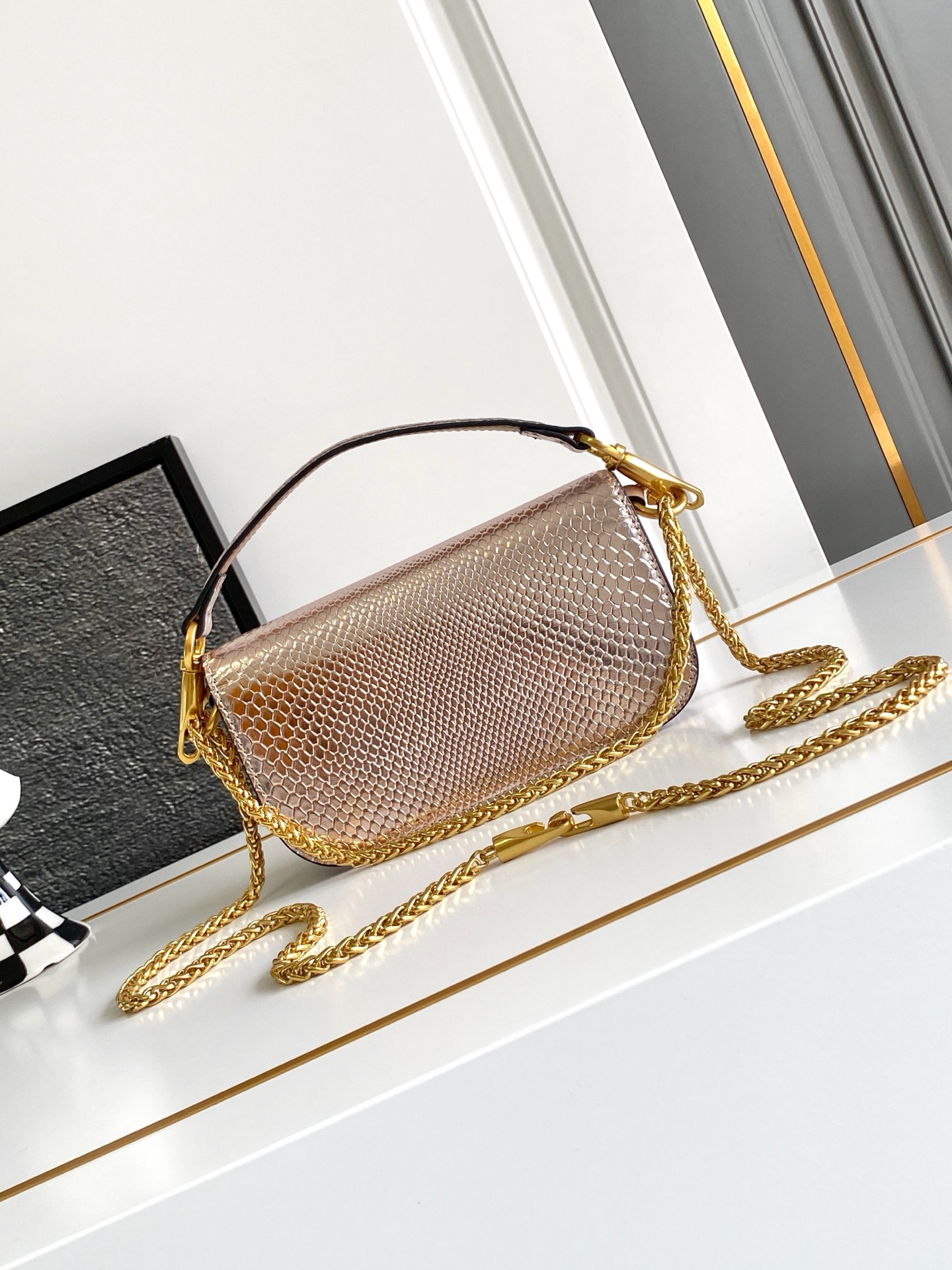 🆕小号蛇纹LOCÒ仿水晶装饰手袋 -VLogo Signature施华洛世奇®仿水晶装饰 -配可拆卸提手