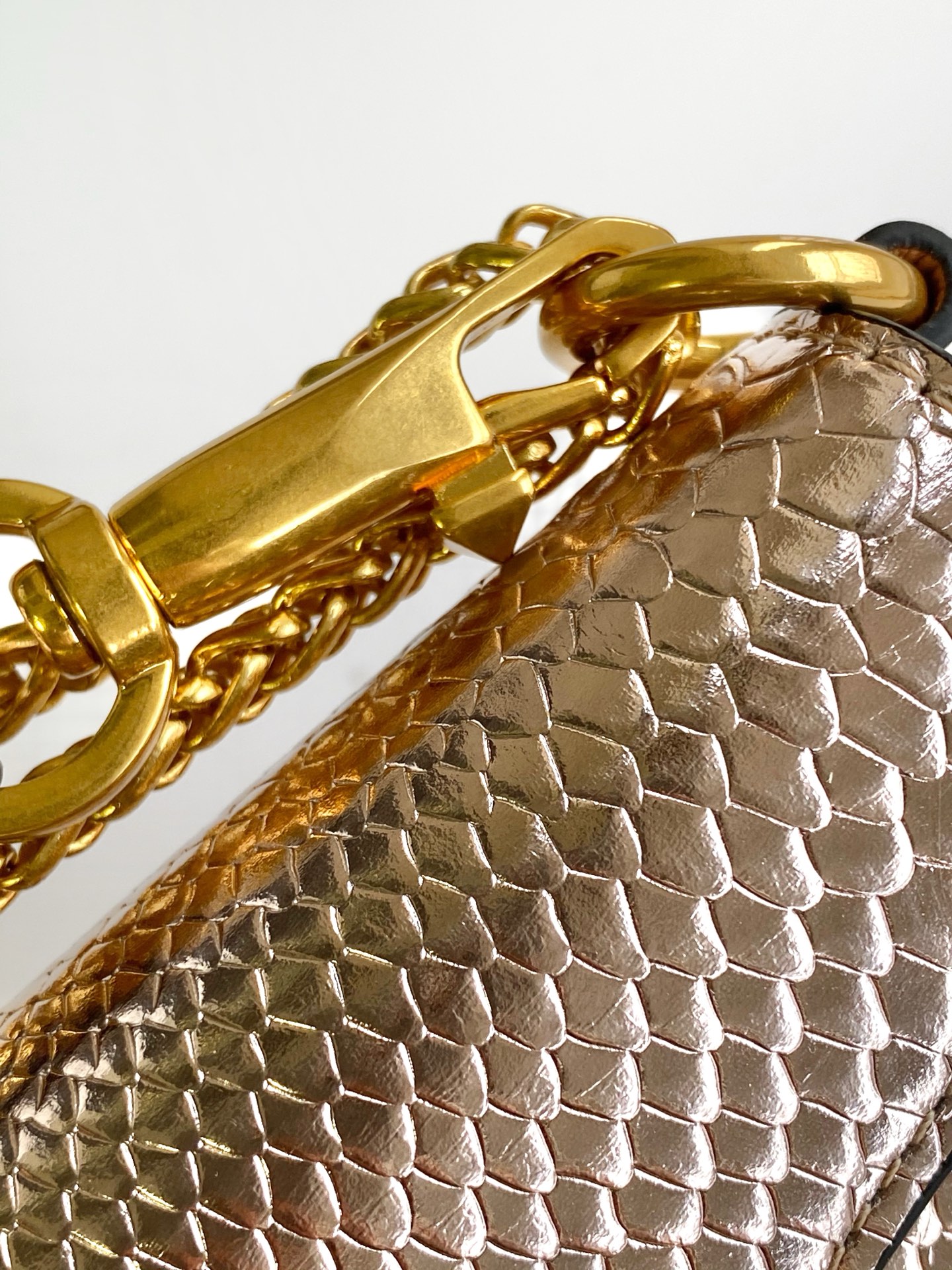 🆕小号蛇纹LOCÒ仿水晶装饰手袋 -VLogo Signature施华洛世奇®仿水晶装饰 -配可拆卸提手