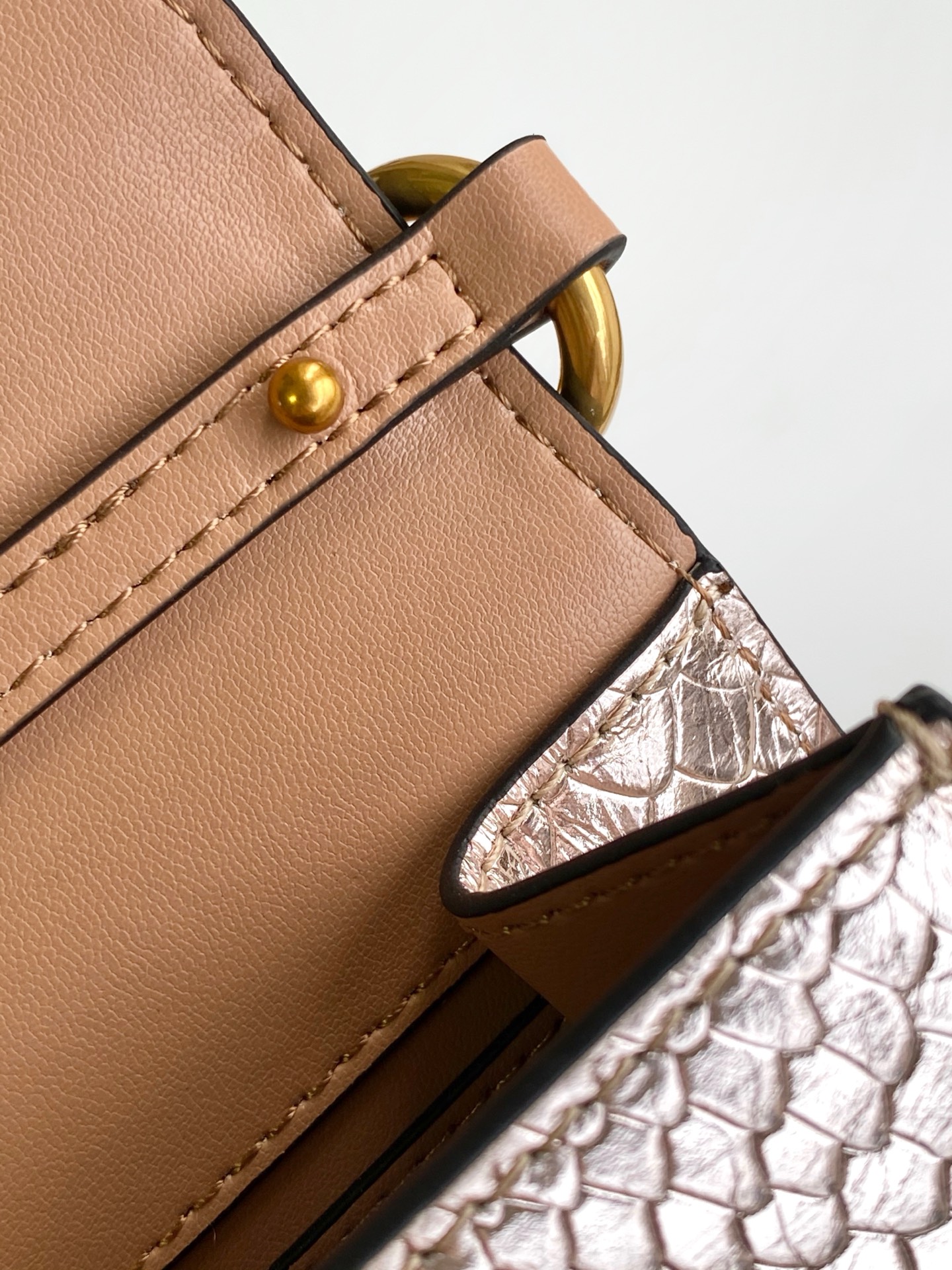 🆕小号蛇纹LOCÒ仿水晶装饰手袋 -VLogo Signature施华洛世奇®仿水晶装饰 -配可拆卸提手