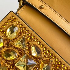 ✨✨🆕🆕VALENT**** GARAVANI Loco手袋饰有施华洛世奇仿水晶绣珠✨✨和VLOGOSI ✨✨🆕🆕VALENT**** GARAVANI Loco手袋饰有施华洛世奇仿水晶绣珠✨✨和VLOGOSI
