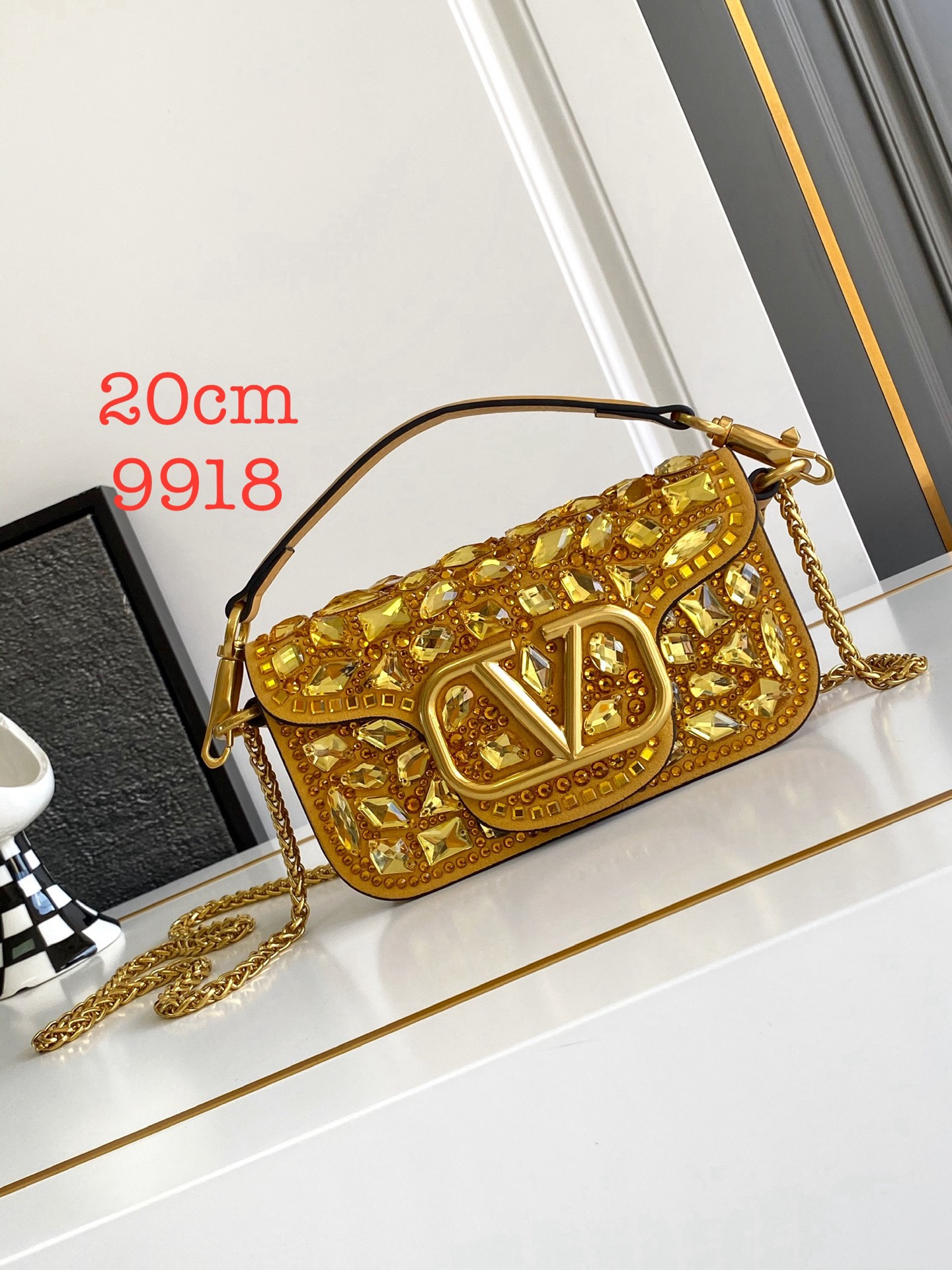 ✨✨🆕🆕VALENT**** GARAVANI Loco手袋饰有施华洛世奇仿水晶绣珠✨✨和VLOGOSI ✨✨🆕🆕VALENT**** GARAVANI Loco手袋饰有施华洛世奇仿水晶绣珠✨✨和VLOGOSI