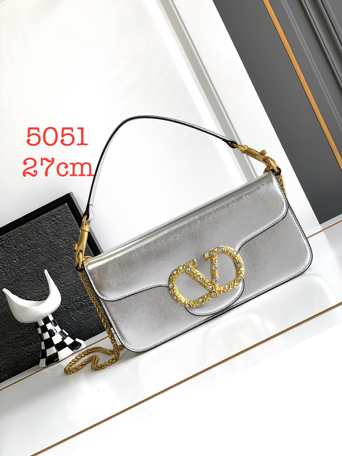 🆕🆕❣️Valent**** Garavani Mini Loco仿水晶装饰手袋   -  VLogo 