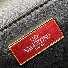 🆕❤Valent**** loco手工绣珠手袋,施华洛世奇 仿水晶装饰VLogo Signature磁扣 🆕❤Valent**** loco手工绣珠手袋,施华洛世奇 仿水晶装饰VLogo Signature磁扣