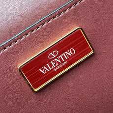 🆕❤Valent**** loco手工绣珠手袋,施华洛世奇 仿水晶装饰VLogo Signature磁扣 🆕❤Valent**** loco手工绣珠手袋,施华洛世奇 仿水晶装饰VLogo Signature磁扣