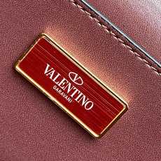 🆕❤Valent**** loco手工绣珠手袋,施华洛世奇 仿水晶装饰VLogo Signature磁扣 🆕❤Valent**** loco手工绣珠手袋,施华洛世奇 仿水晶装饰VLogo Signature磁扣