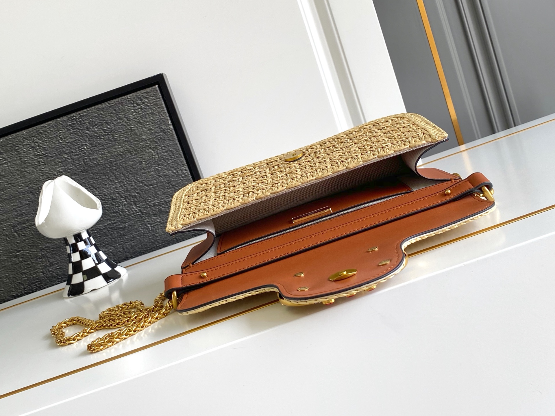 🆕🆕❣️valent**** Garavani #Loco 手袋，拉菲草编织款.金属链条搭配，还可拆除变