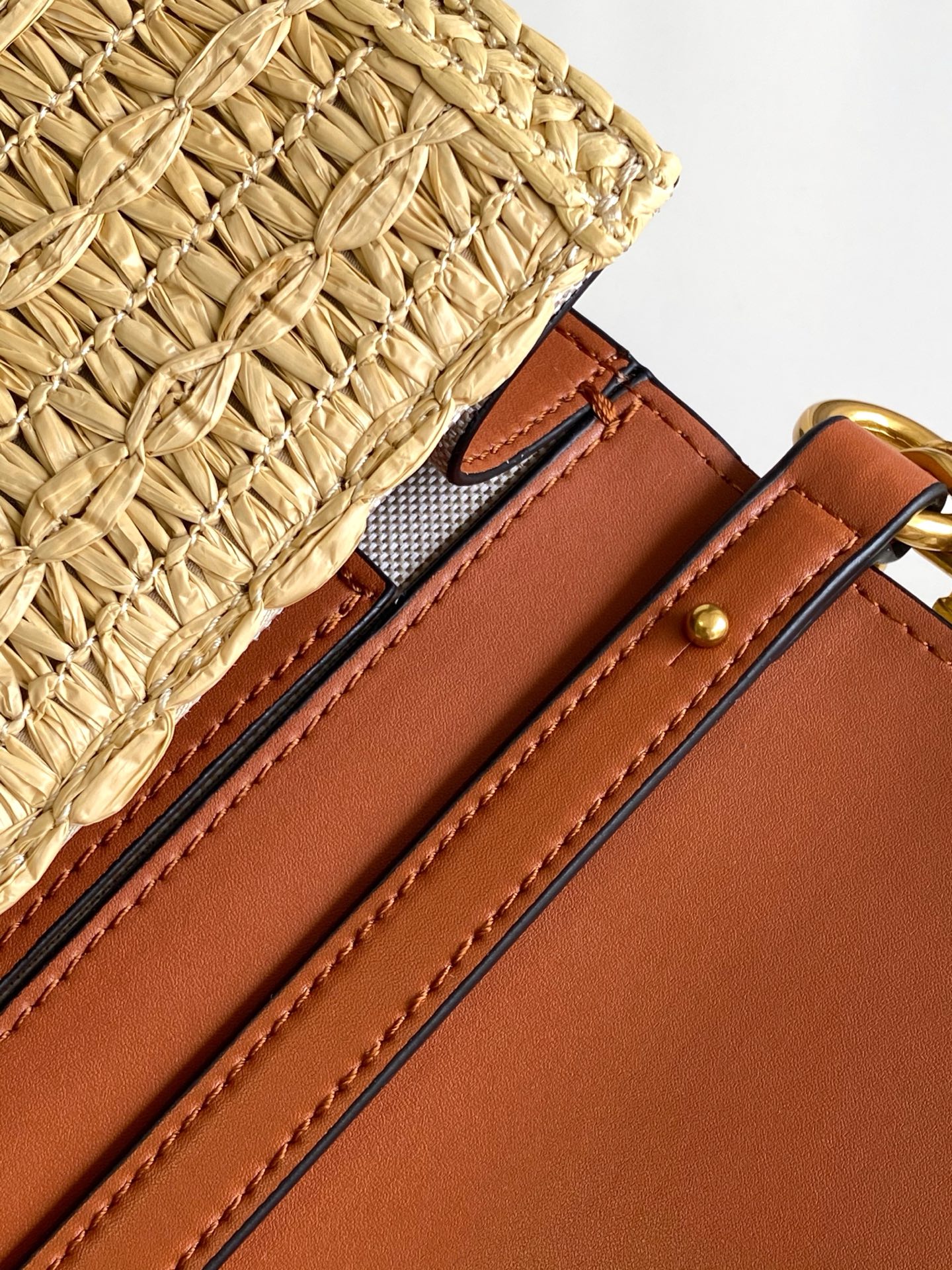 🆕🆕❣️valent**** Garavani #Loco 手袋，拉菲草编织款.金属链条搭配，还可拆除变