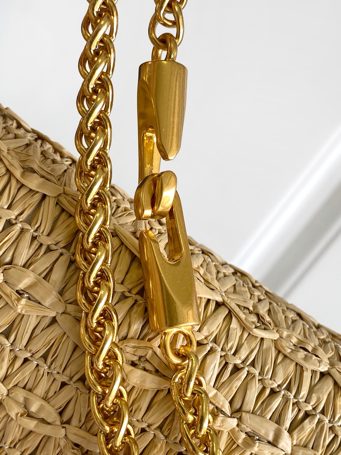 🆕🆕❣️valent**** Garavani #Loco 手袋，拉菲草编织款.金属链条搭配，还可拆除变