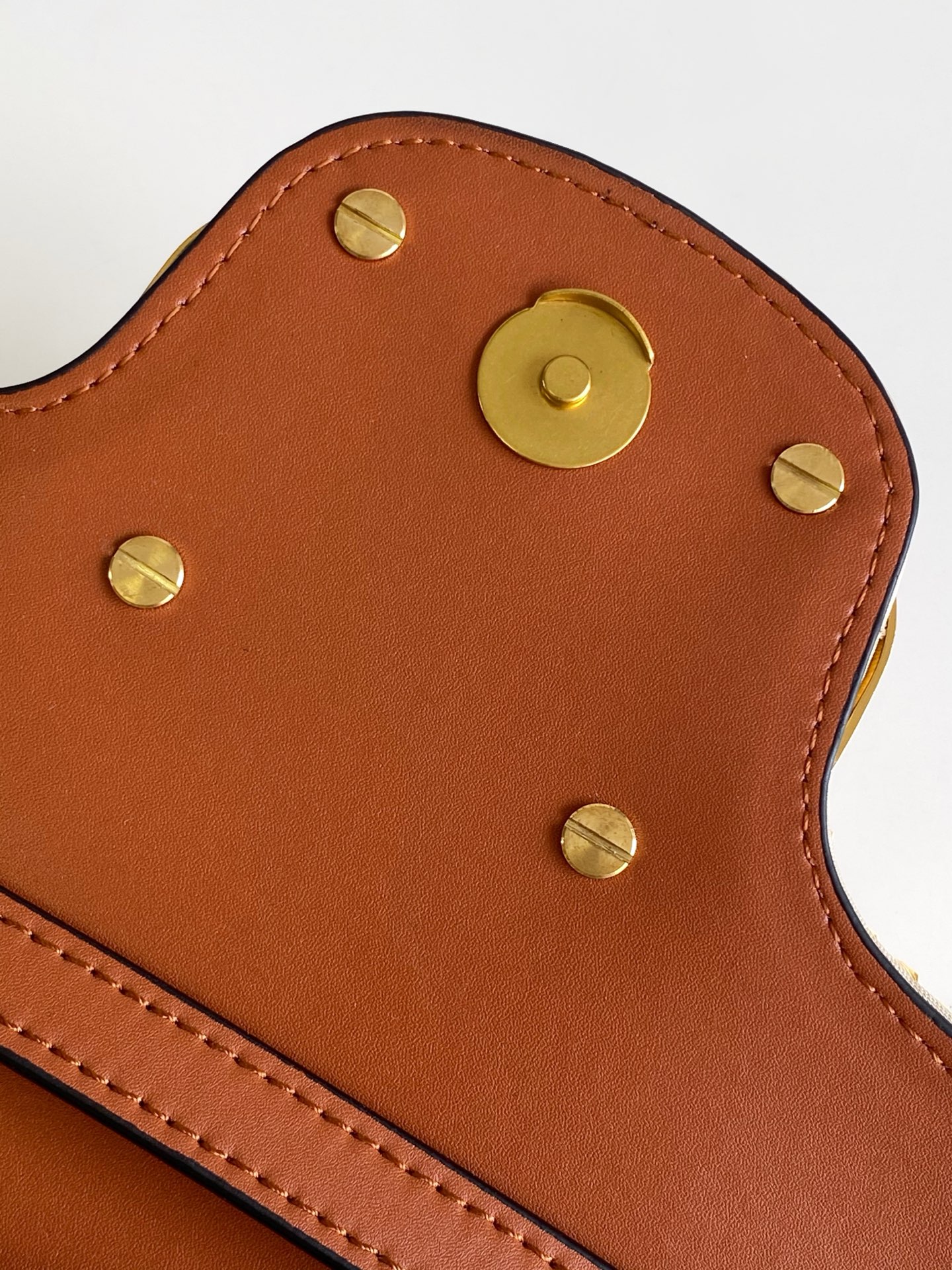 🆕🆕❣️valent**** Garavani #Loco 手袋，拉菲草编织款.金属链条搭配，还可拆除变