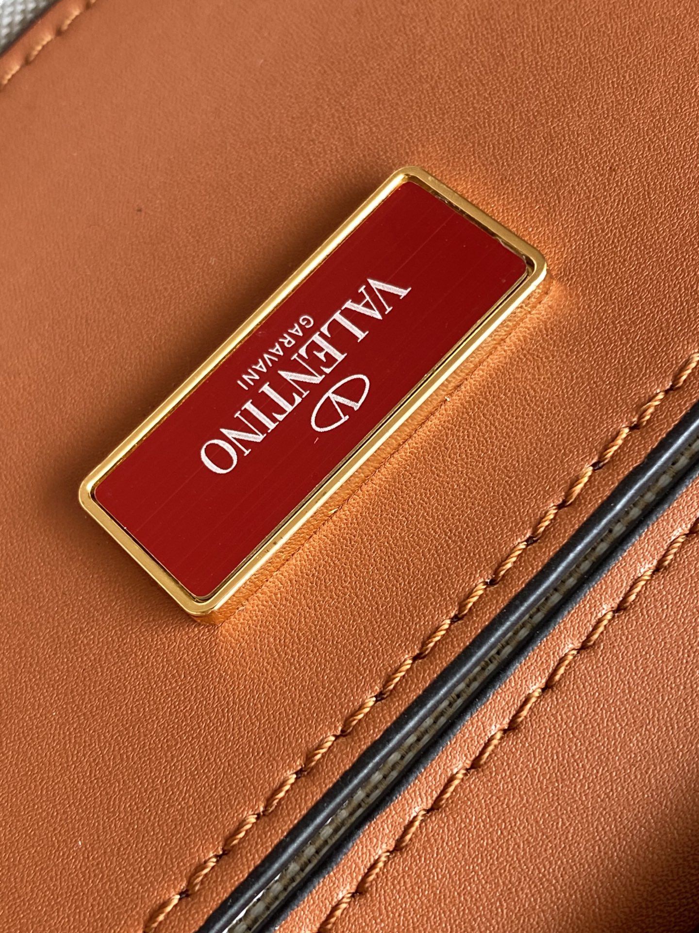 🆕🆕❣️valent**** Garavani #Loco 手袋，拉菲草编织款.金属链条搭配，还可拆除变