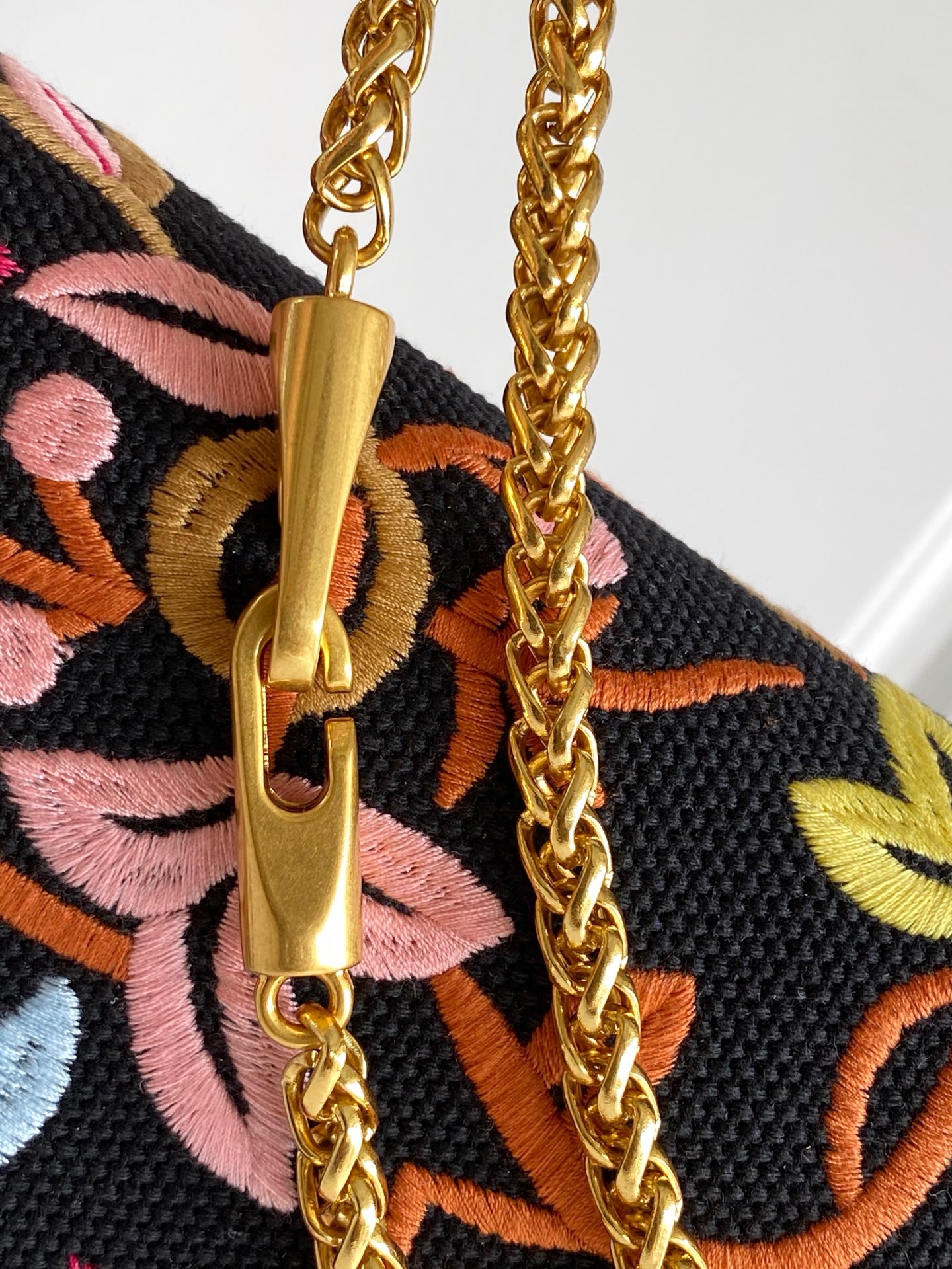 ✨✨🆕🆕VALENT*** GARAVANI Loco手袋包身刺绣古典花卉图案和VLOGOSIGNATU