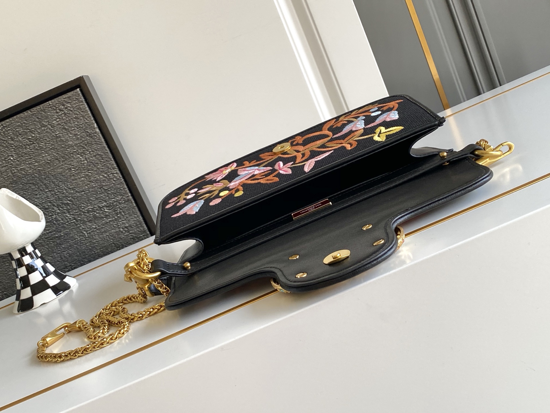 ✨✨🆕🆕VALENT*** GARAVANI Loco手袋包身刺绣古典花卉图案和VLOGOSIGNATU