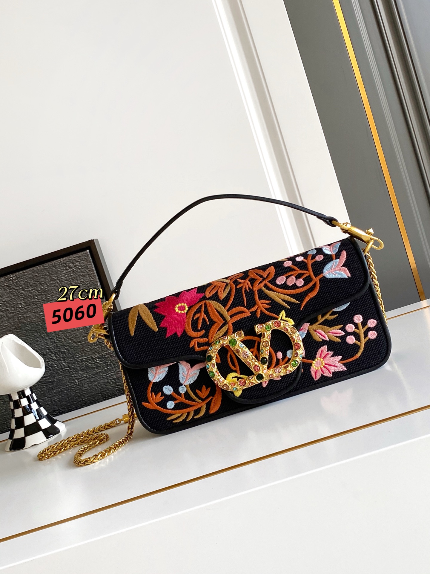 ✨✨🆕🆕VALENT*** GARAVANI Loco手袋包身刺绣古典花卉图案和VLOGOSIGNATU