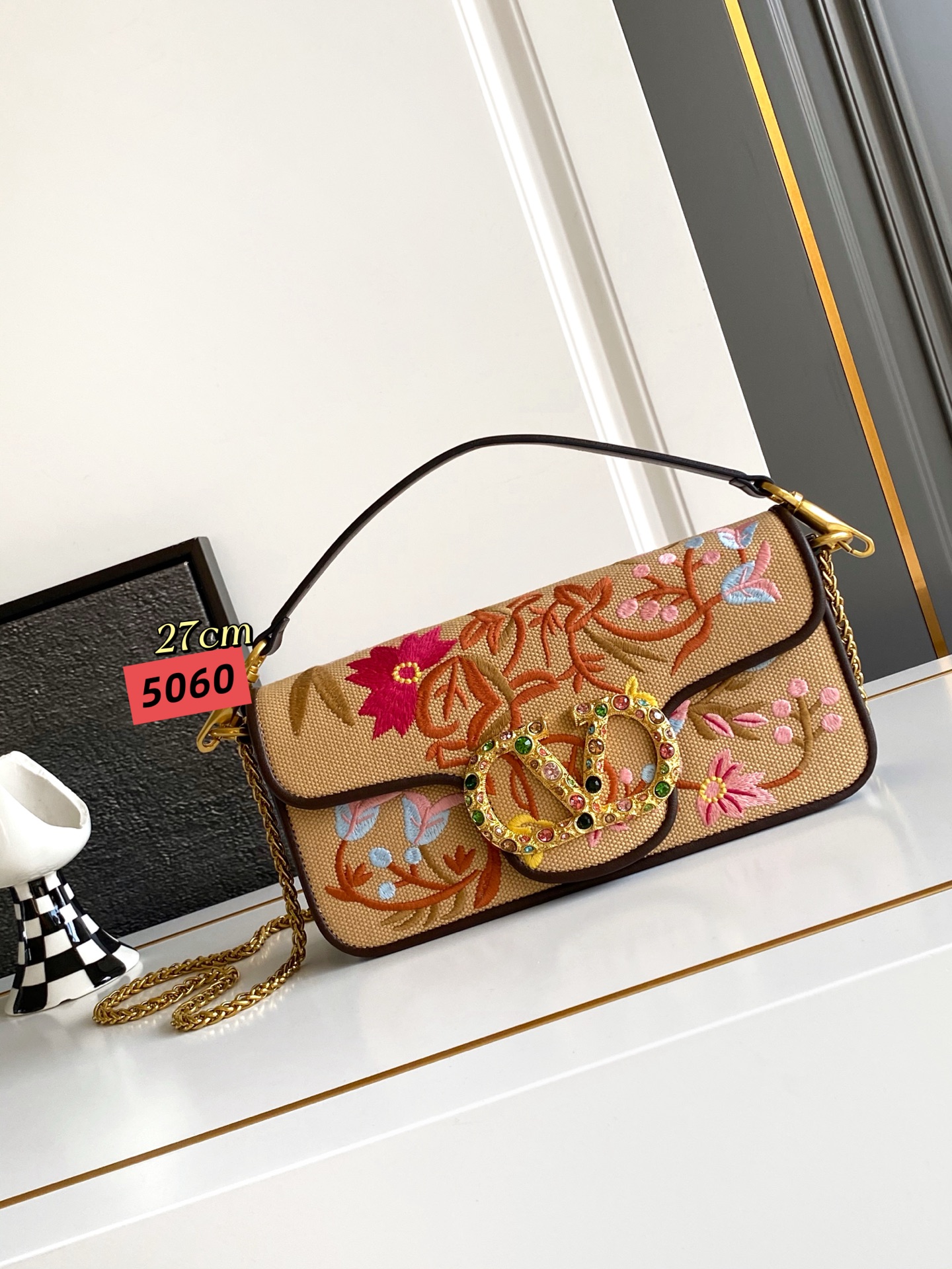 ✨✨🆕🆕VALENT*** GARAVANI Loco手袋包身刺绣古典花卉图案和VLOGOSIGNATU