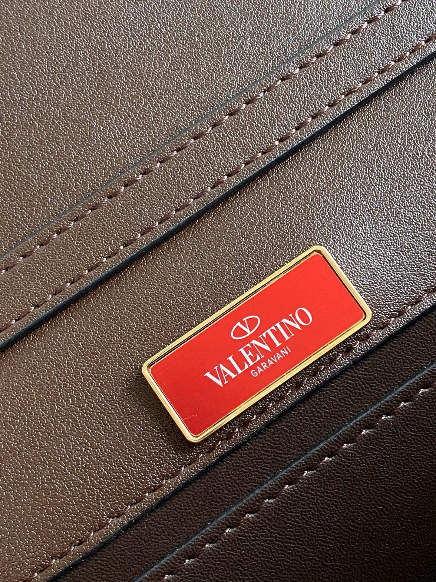 ✨✨🆕🆕VALENT*** GARAVANI Loco手袋包身刺绣古典花卉图案和VLOGOSIGNATU