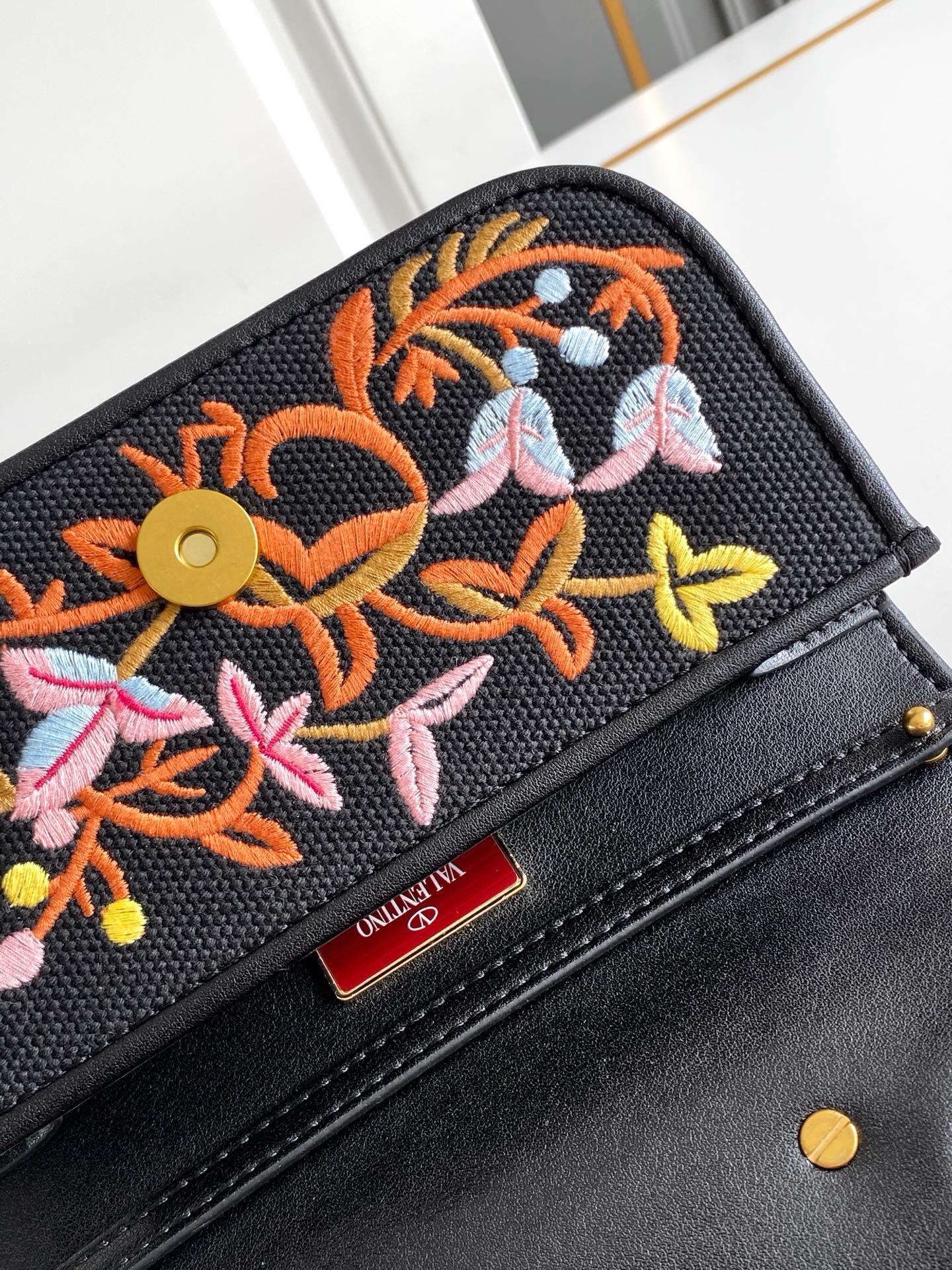 ✨✨🆕🆕VALENT*** GARAVANI Loco手袋包身刺绣古典花卉图案和VLOGOSIGNATU