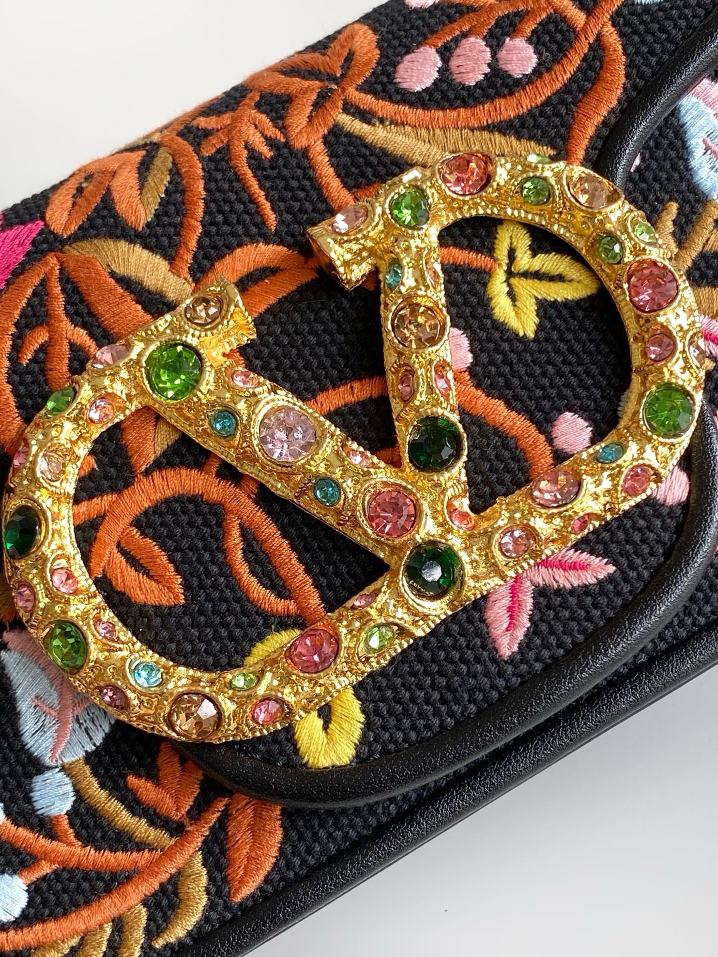 ✨✨🆕🆕VALENT*** GARAVANI Loco手袋包身刺绣古典花卉图案和VLOGOSIGNATU