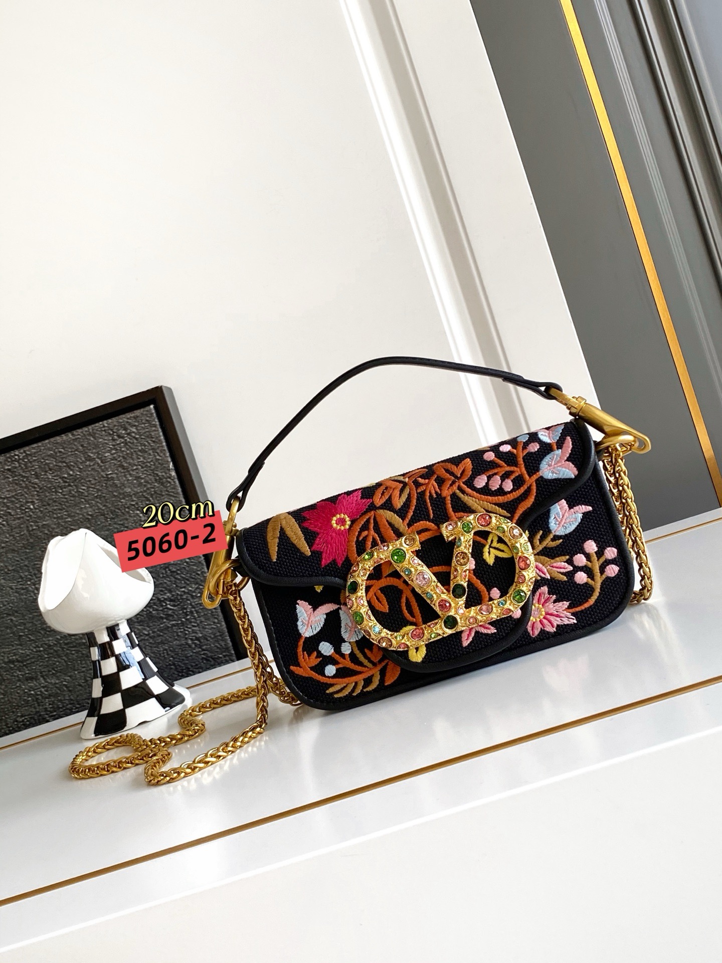 ✨✨🆕🆕VALENT*** GARAVANI Loco手袋包身刺绣古典花卉图案和VLOGOSIGNATU