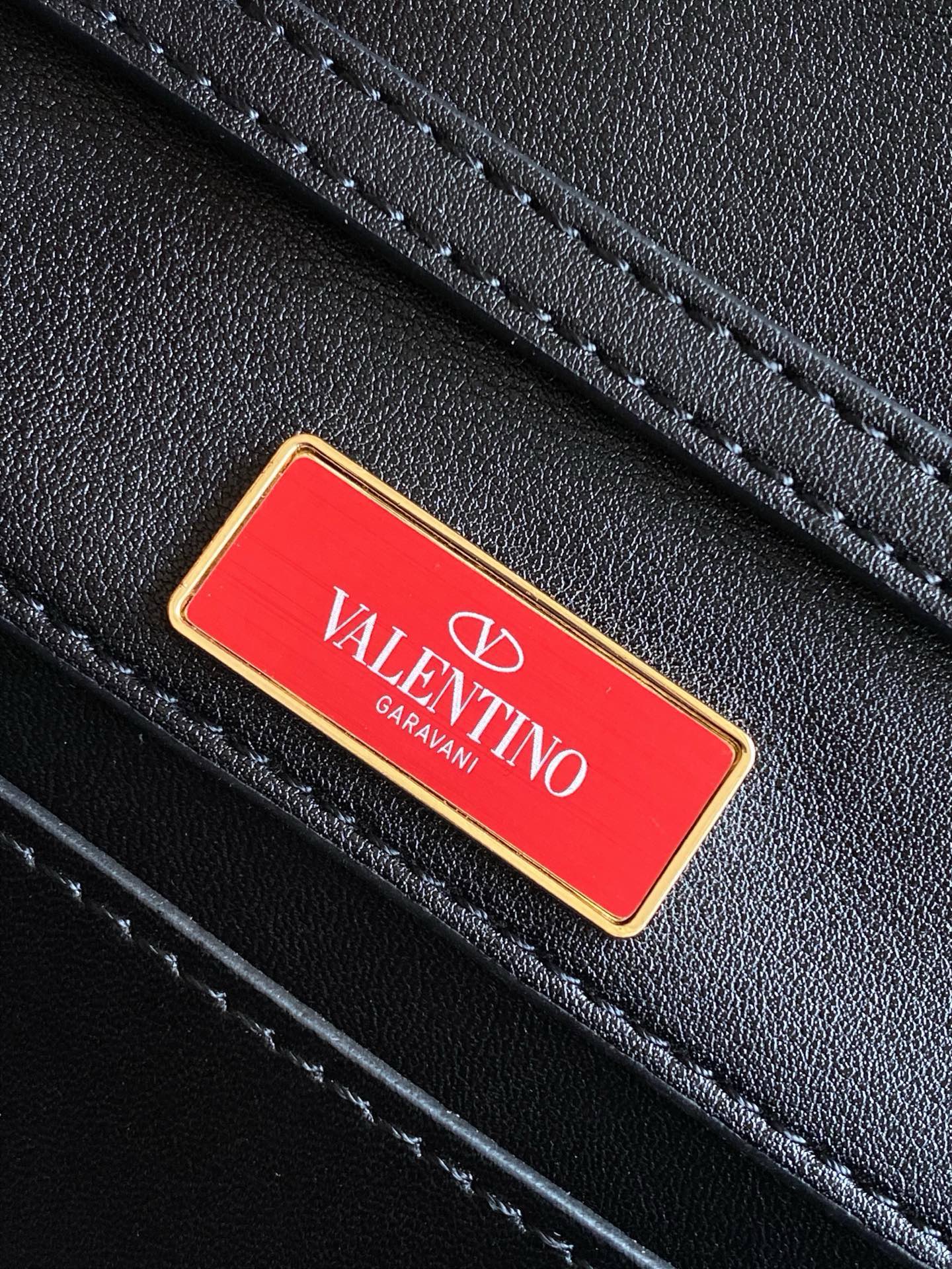 ✨✨🆕🆕VALENT*** GARAVANI Loco手袋包身刺绣古典花卉图案和VLOGOSIGNATU