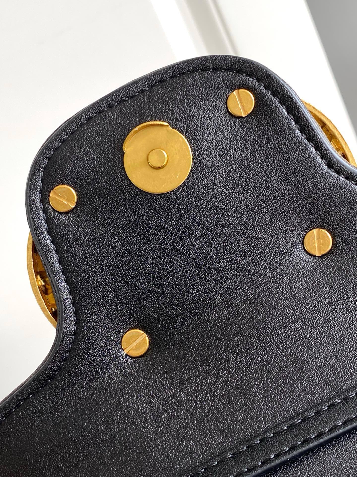 ✨✨🆕🆕VALENT*** GARAVANI Loco手袋包身刺绣古典花卉图案和VLOGOSIGNATU