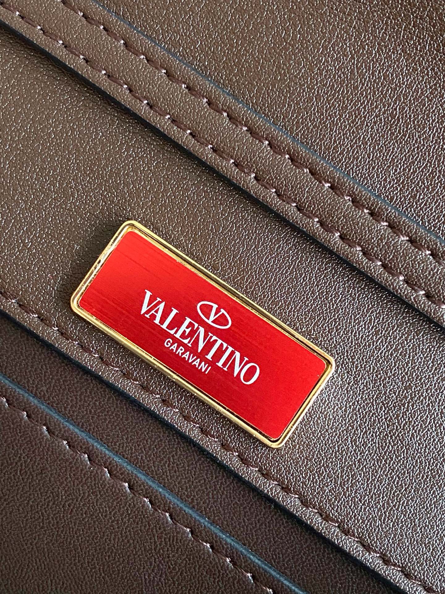 ✨✨🆕🆕VALENT*** GARAVANI Loco手袋包身刺绣古典花卉图案和VLOGOSIGNATU