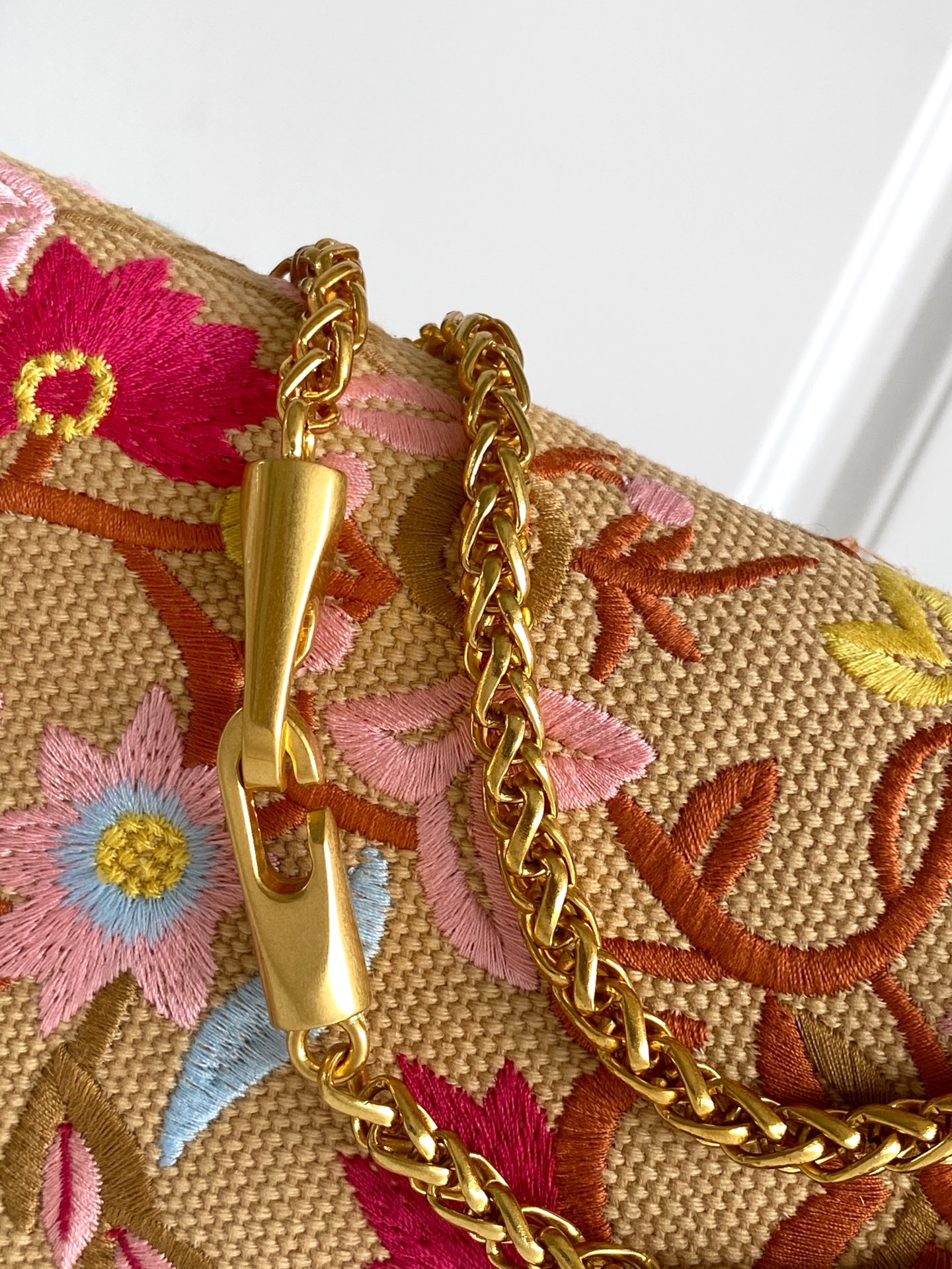 ✨✨🆕🆕VALENT*** GARAVANI Loco手袋包身刺绣古典花卉图案和VLOGOSIGNATU