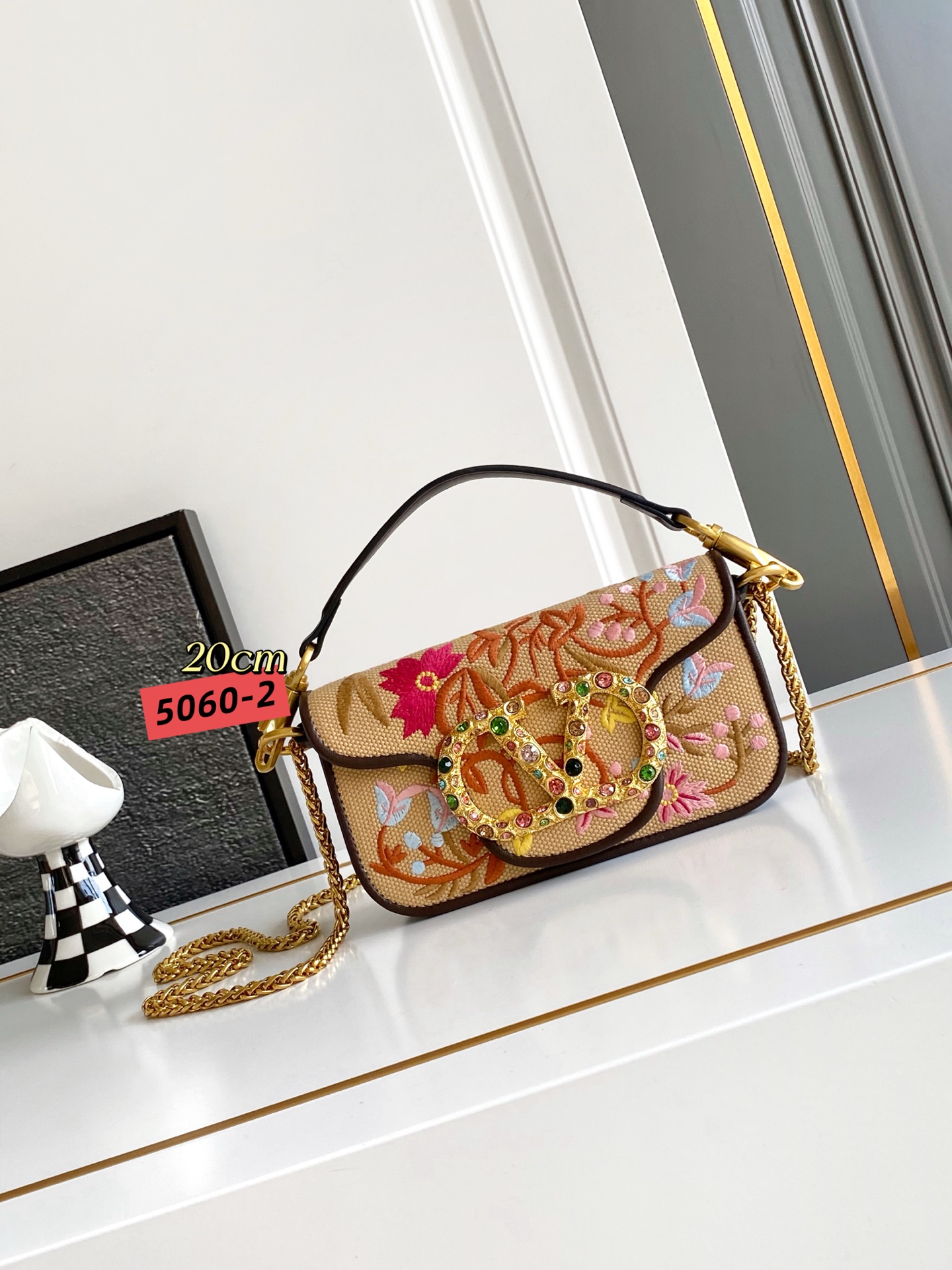 ✨✨🆕🆕VALENT*** GARAVANI Loco手袋包身刺绣古典花卉图案和VLOGOSIGNATU