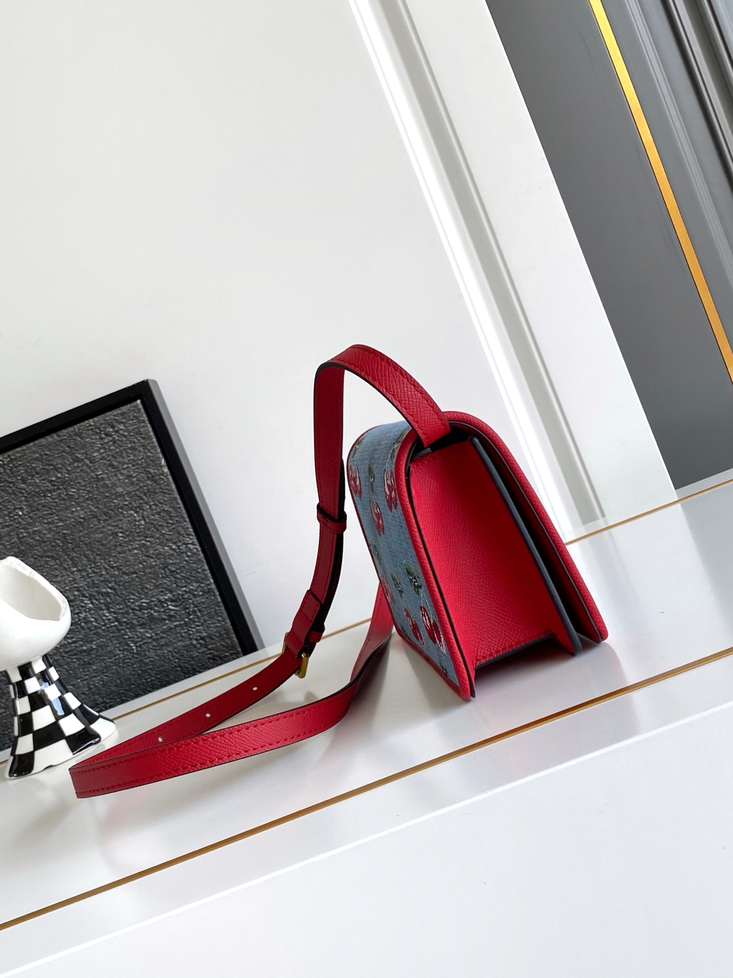 🆕Valent*** 早春樱桃🍒刺绣系列😍-牛仔布配以鲜艳欲滴的樱桃🍒刺绣图案，棕色皮革包边，标志性金属