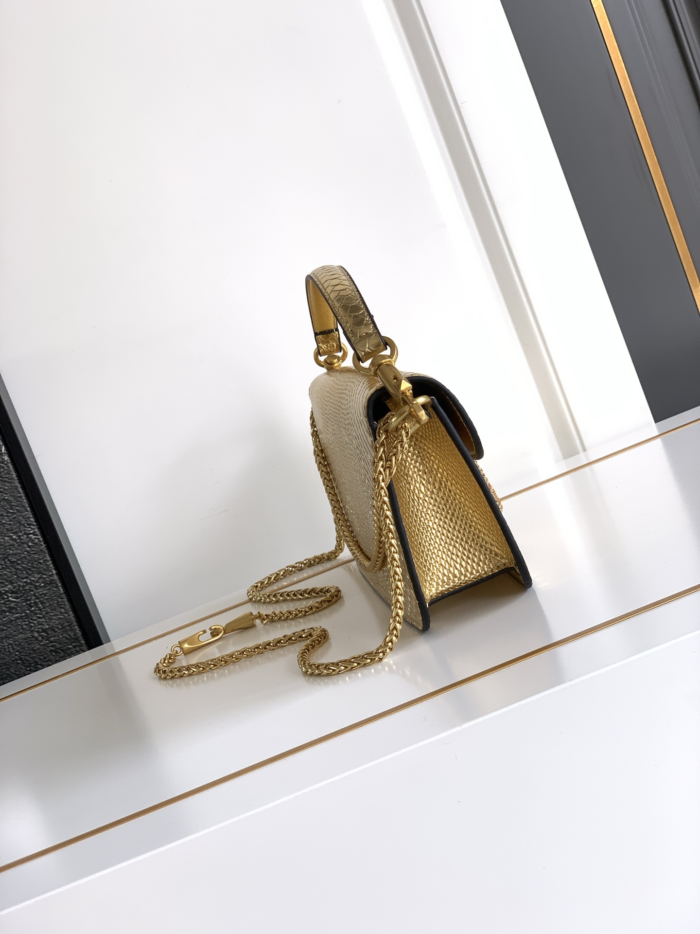 🆕大号蛇纹LOCÒ仿水晶装饰手袋 -VLogo Signature施华洛世奇®仿水晶装饰 -配可拆卸提手