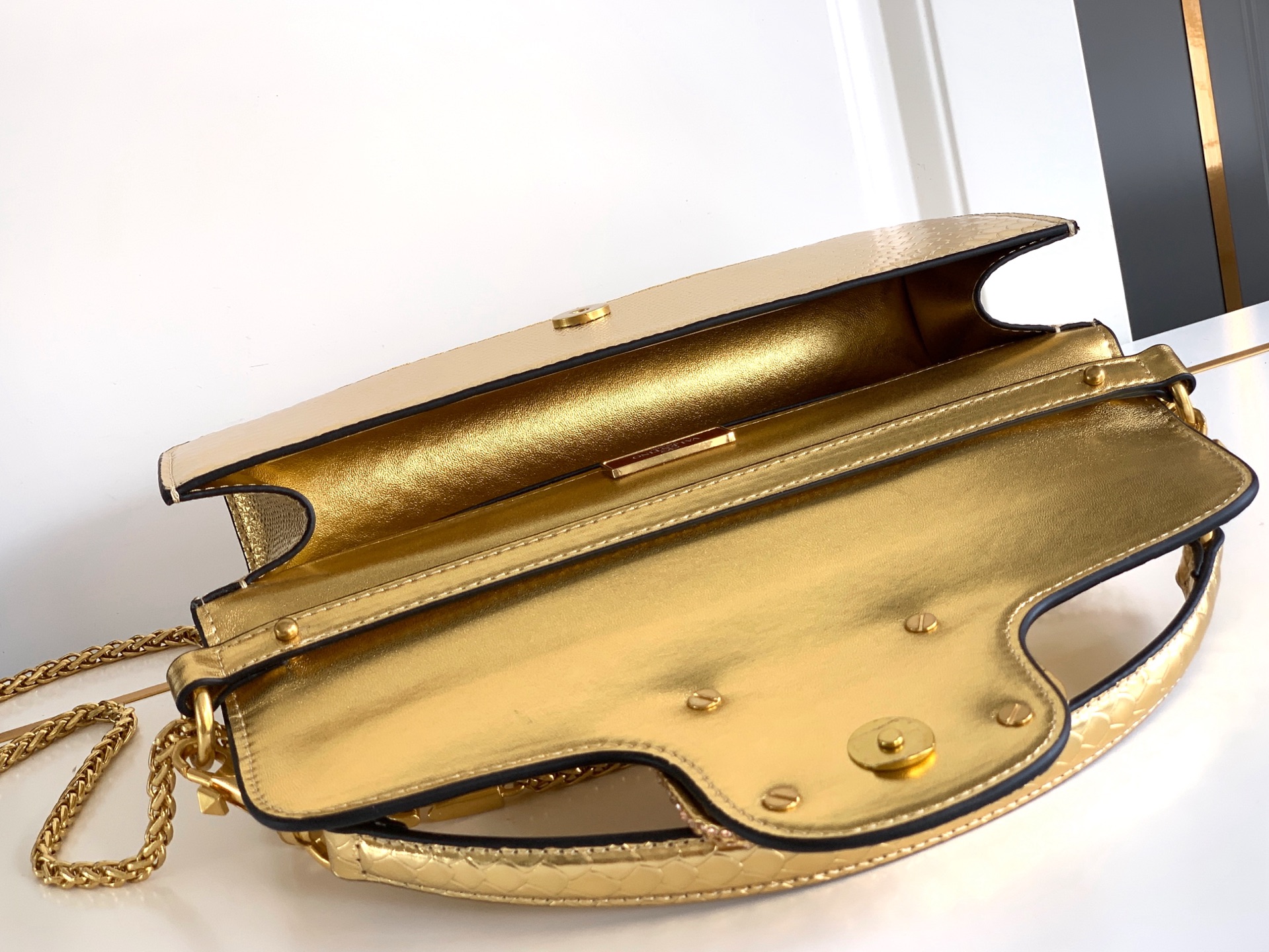 🆕大号蛇纹LOCÒ仿水晶装饰手袋 -VLogo Signature施华洛世奇®仿水晶装饰 -配可拆卸提手