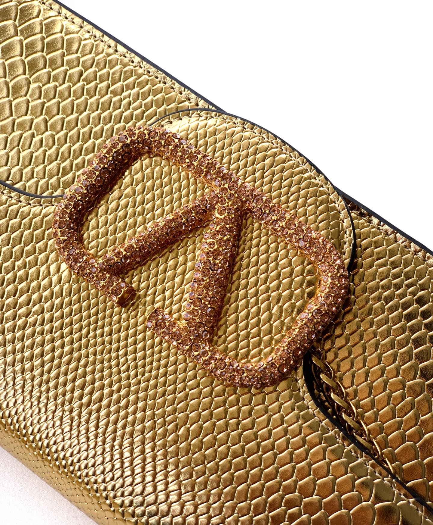 🆕大号蛇纹LOCÒ仿水晶装饰手袋 -VLogo Signature施华洛世奇®仿水晶装饰 -配可拆卸提手