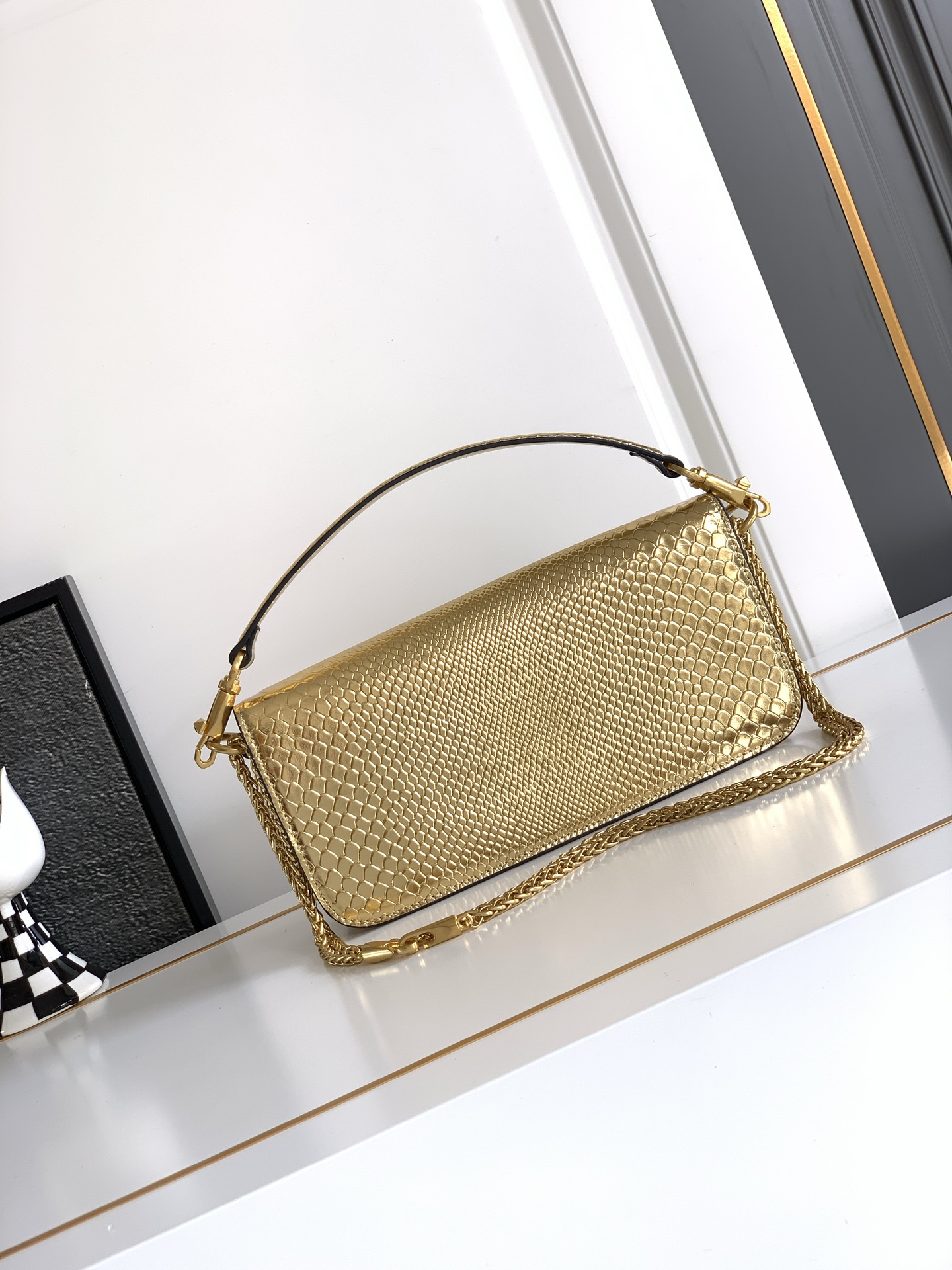 🆕大号蛇纹LOCÒ仿水晶装饰手袋 -VLogo Signature施华洛世奇®仿水晶装饰 -配可拆卸提手