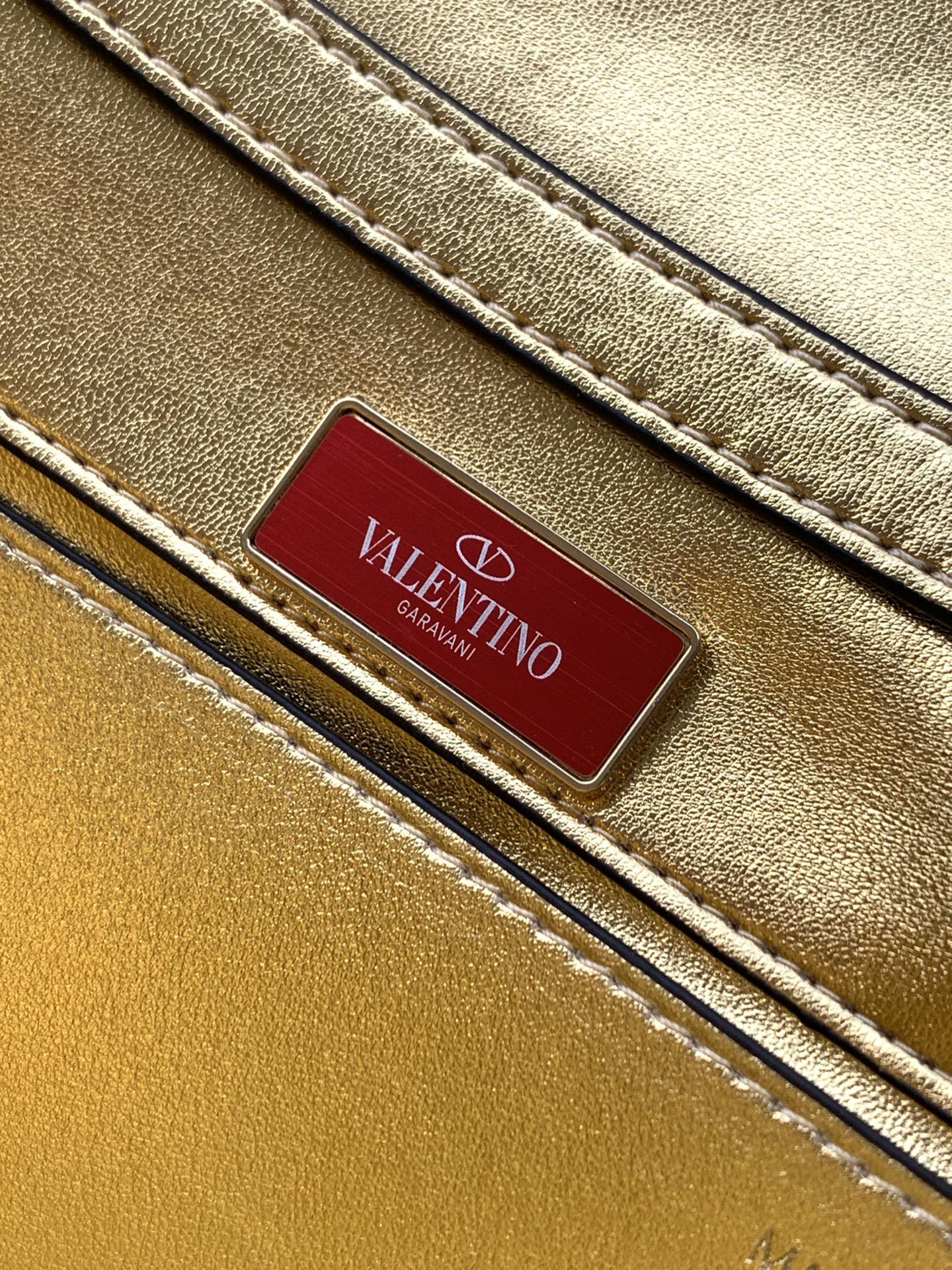 🆕大号蛇纹LOCÒ仿水晶装饰手袋 -VLogo Signature施华洛世奇®仿水晶装饰 -配可拆卸提手