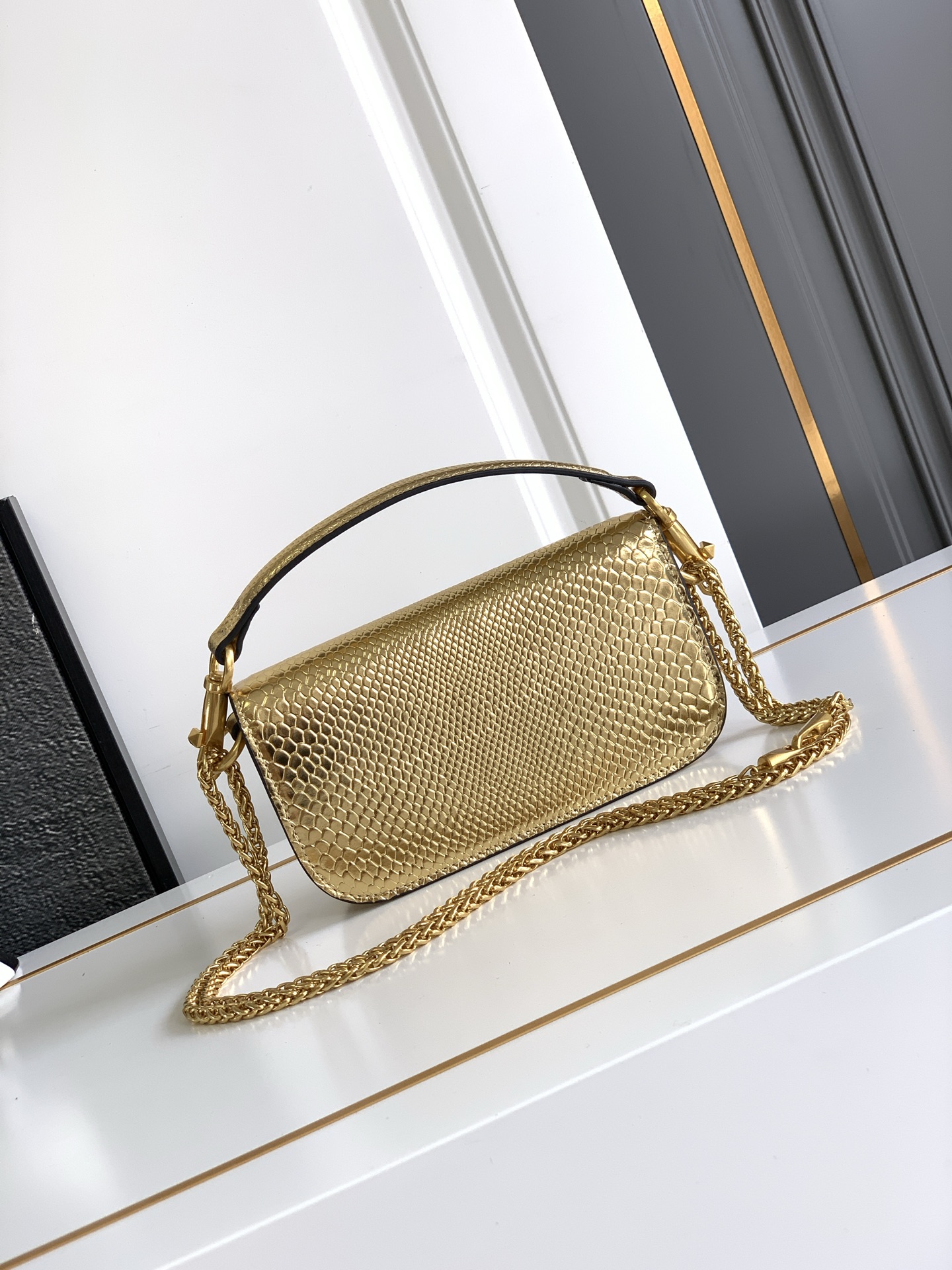 🆕小号蛇纹LOCÒ仿水晶装饰手袋 -VLogo Signature施华洛世奇®仿水晶装饰 -配可拆卸提手