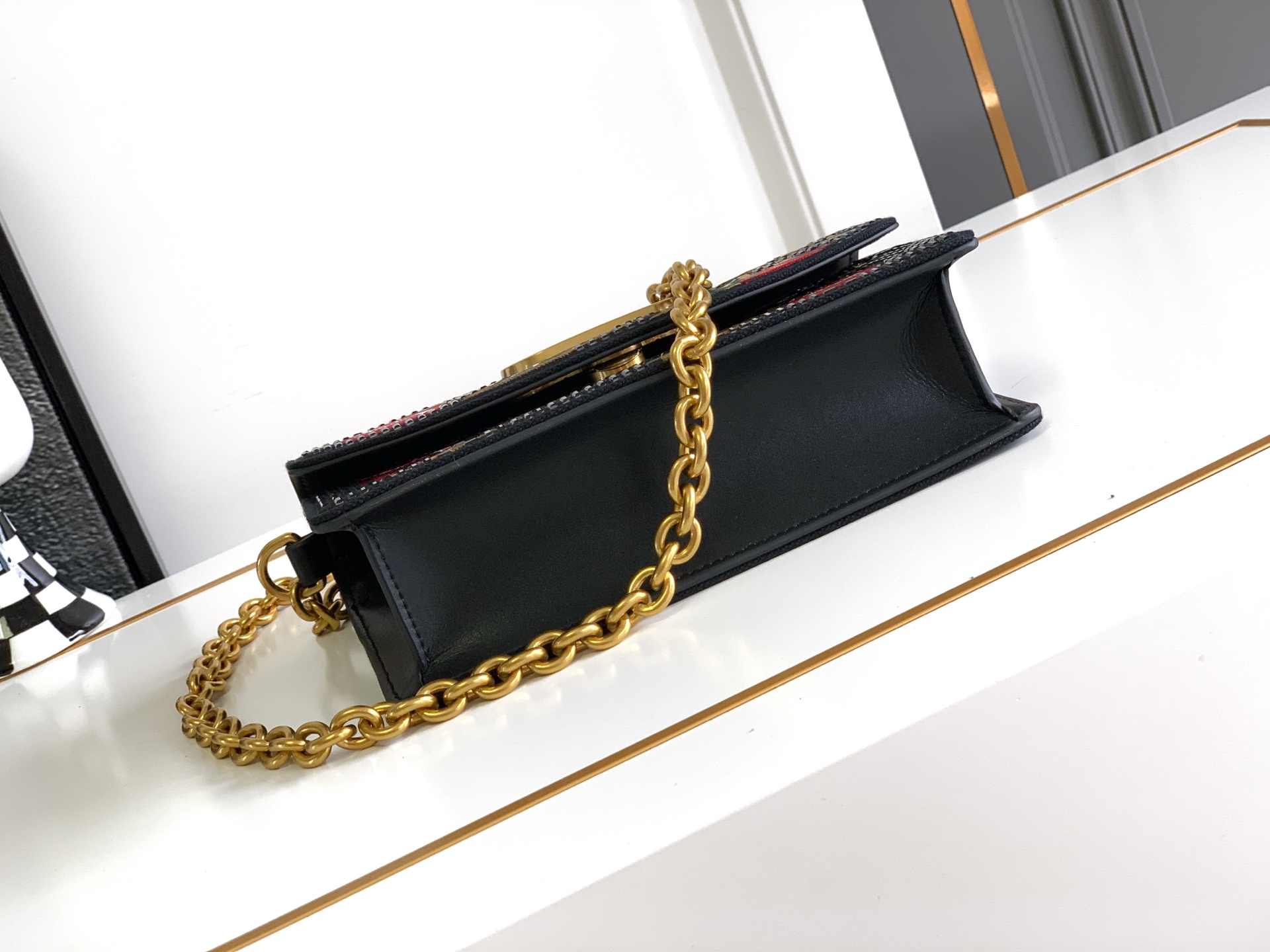 ✨✨🆕🆕VALENT*** 手袋包身🍒樱桃刺绣+水晶钻✨点缀，腋下链条肩背款，瞬间点亮整个look～✨ 