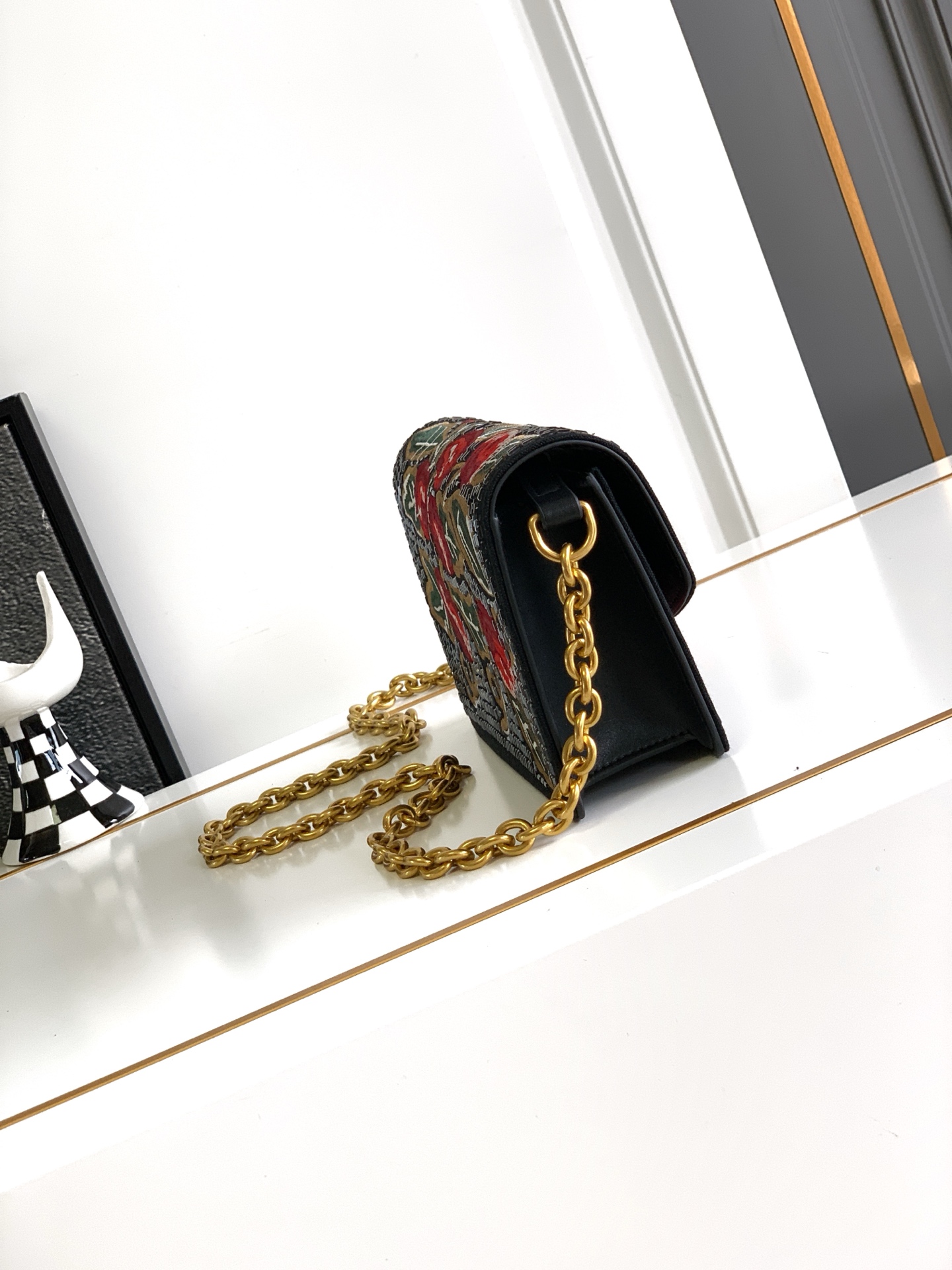 ✨✨🆕🆕VALENT*** 手袋包身🍒樱桃刺绣+水晶钻✨点缀，腋下链条肩背款，瞬间点亮整个look～✨ 