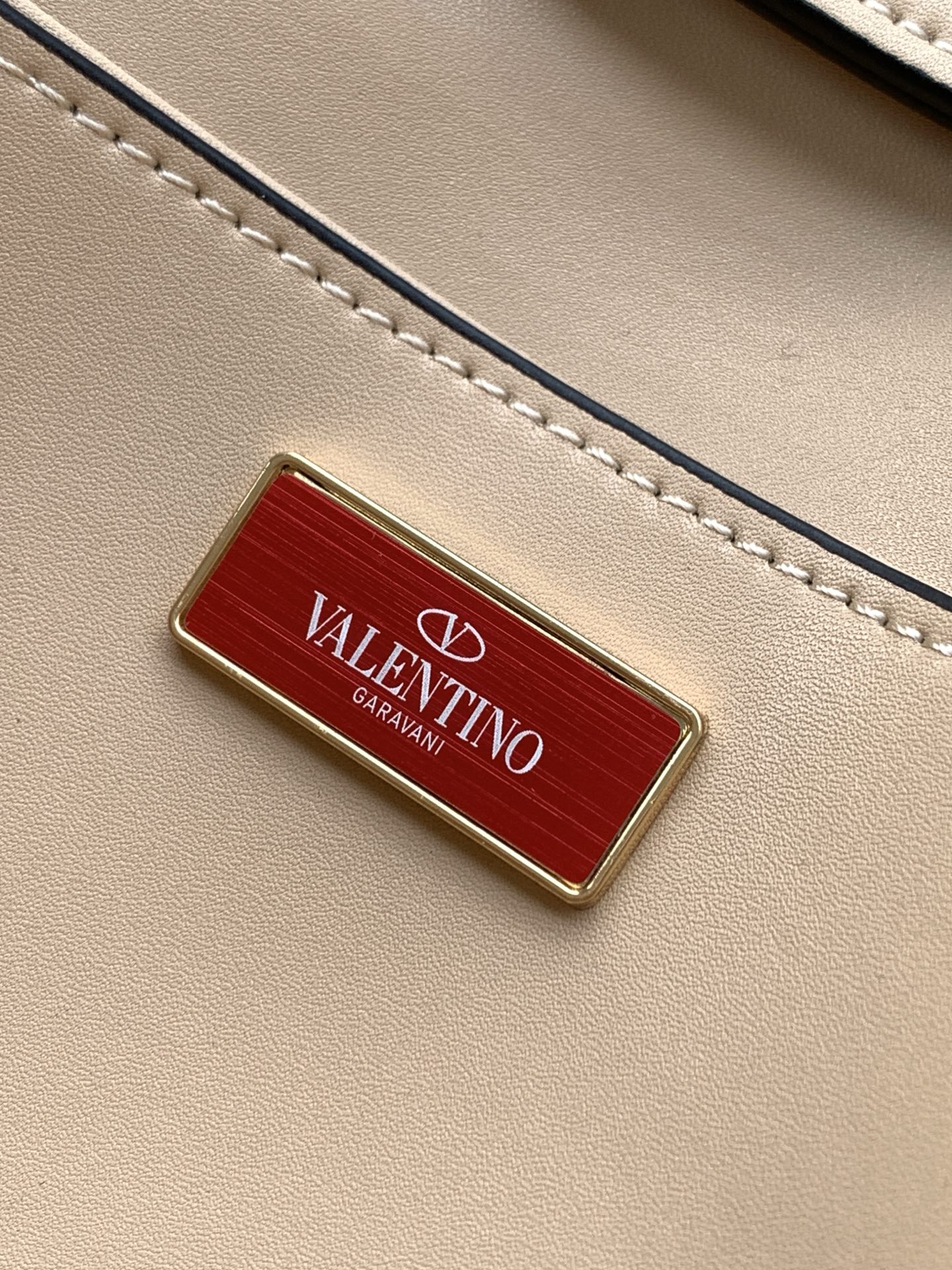 ✨✨🆕🆕VALENT*** 手袋包身🍒樱桃刺绣+水晶钻✨点缀，腋下链条肩背款，瞬间点亮整个look～✨ 