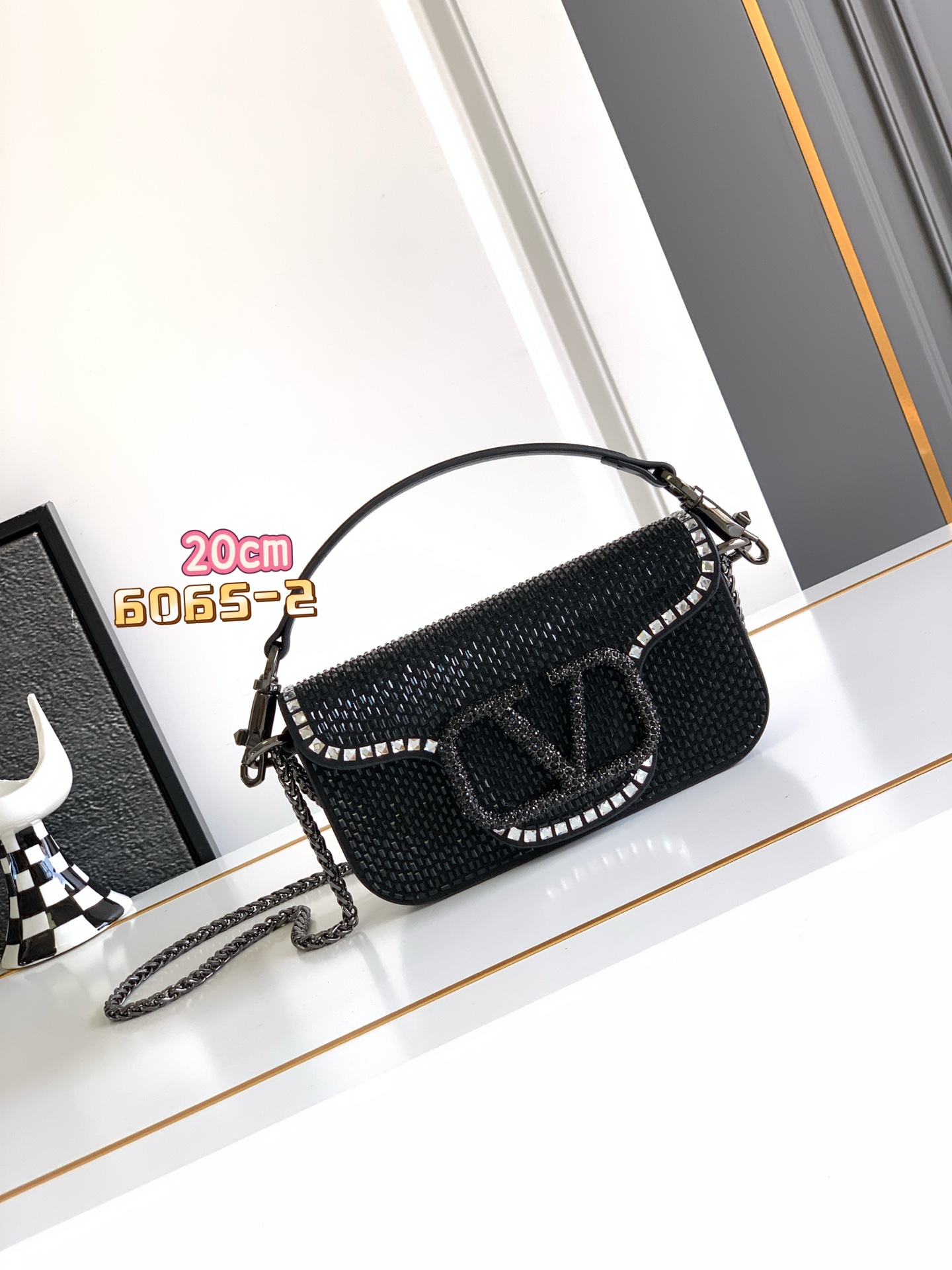 🆕🆕VALENTINO GARAVANI Mini Loco手袋饰有施华洛世奇仿水晶✨✨和VLOGOSI