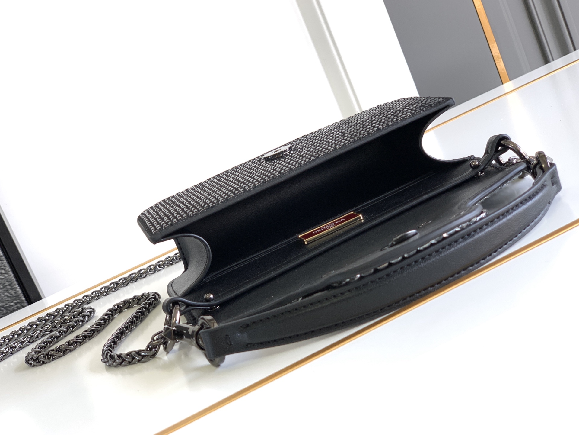 🆕🆕VALENTINO GARAVANI Mini Loco手袋饰有施华洛世奇仿水晶✨✨和VLOGOSI