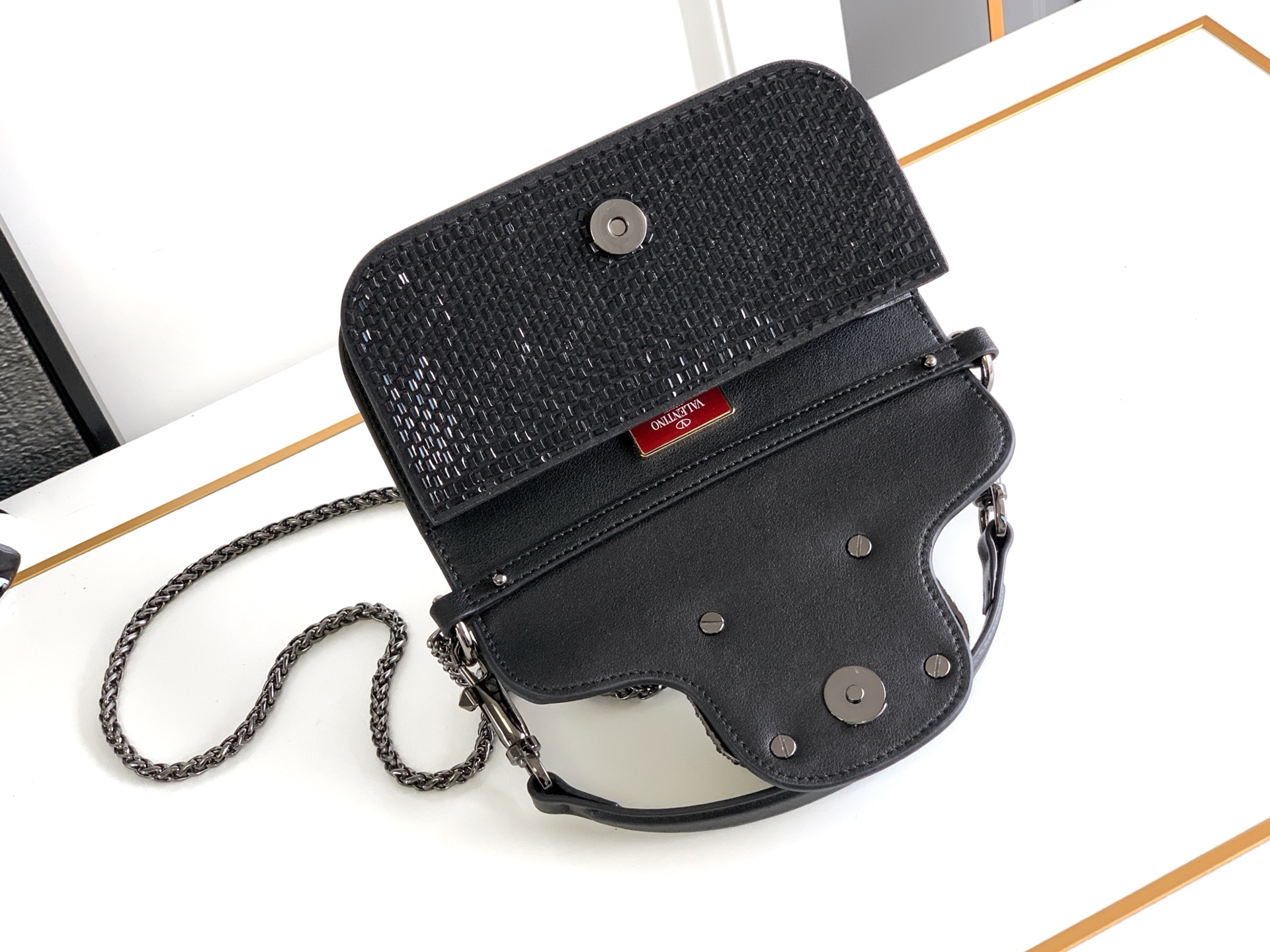 🆕🆕VALENTINO GARAVANI Mini Loco手袋饰有施华洛世奇仿水晶✨✨和VLOGOSI