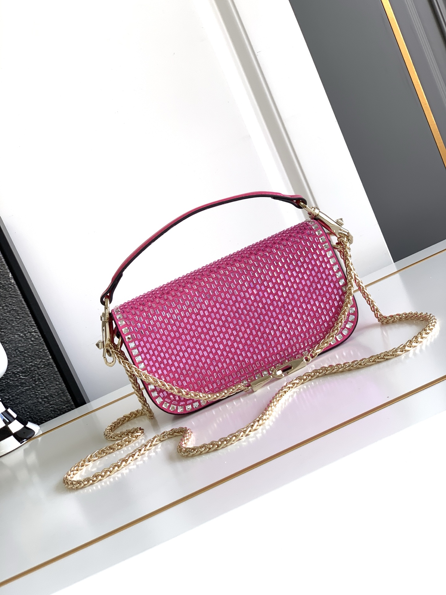 🆕🆕VALENTINO GARAVANI Mini Loco手袋饰有施华洛世奇仿水晶✨✨和VLOGOSI